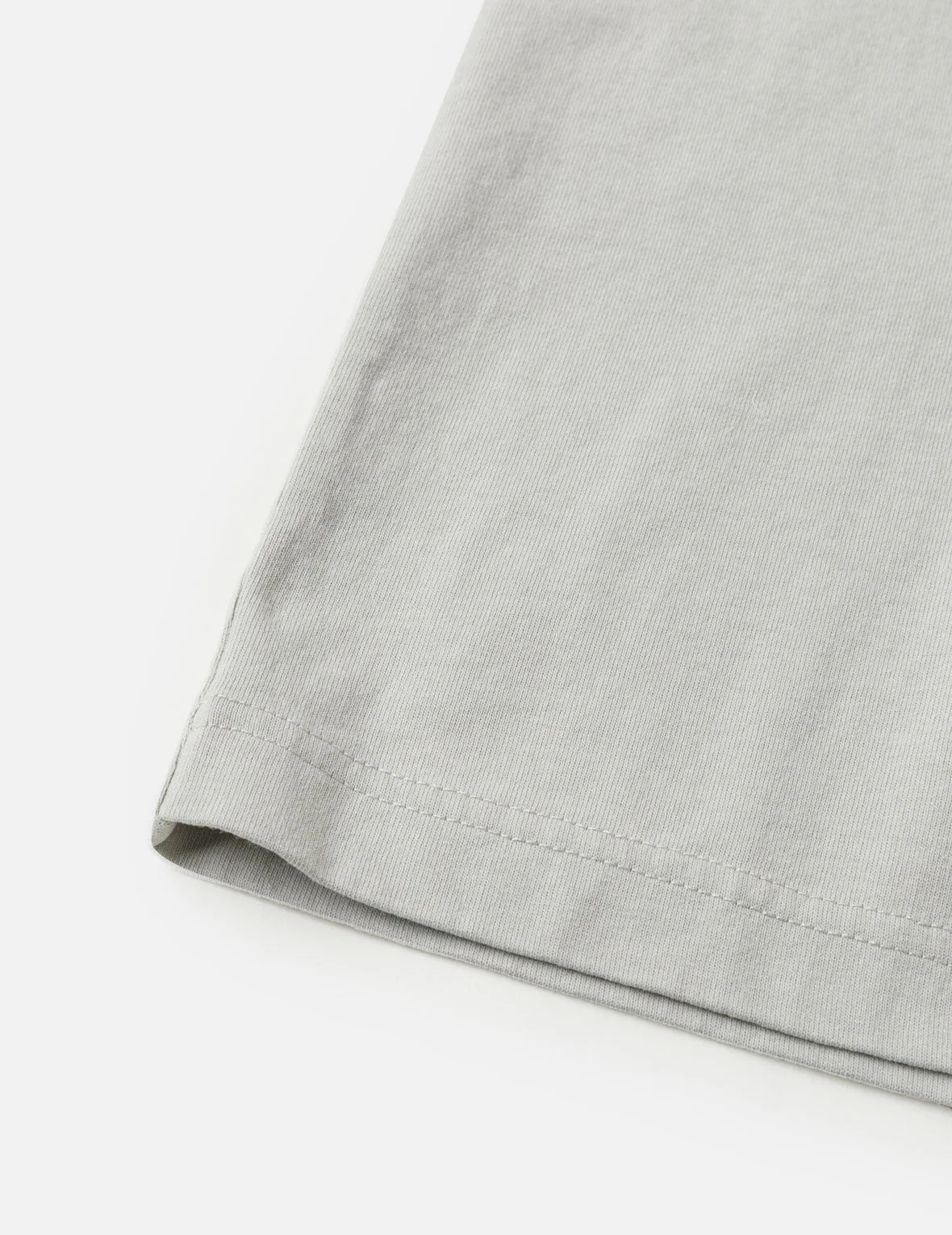 Alligator vs Seagull Outlined Embroidery T-shirt - Image 19