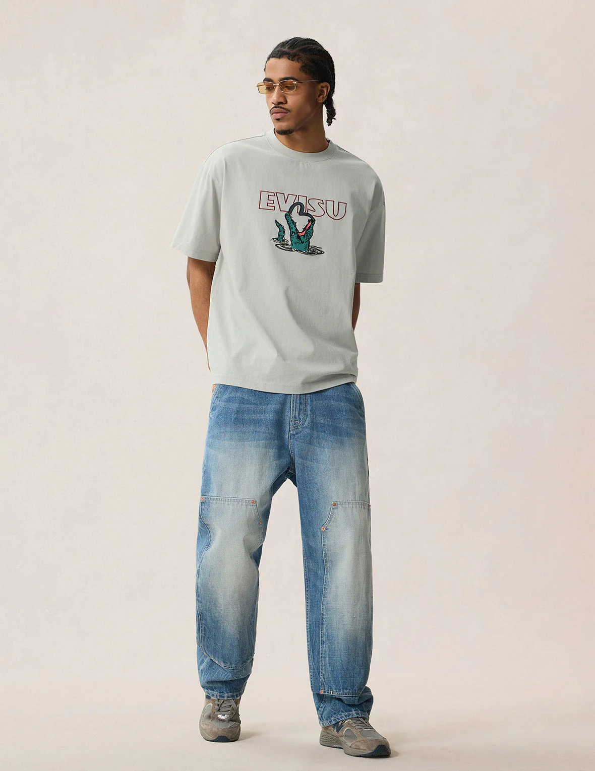 Alligator vs Seagull Outlined Embroidery T-shirt - Image 8