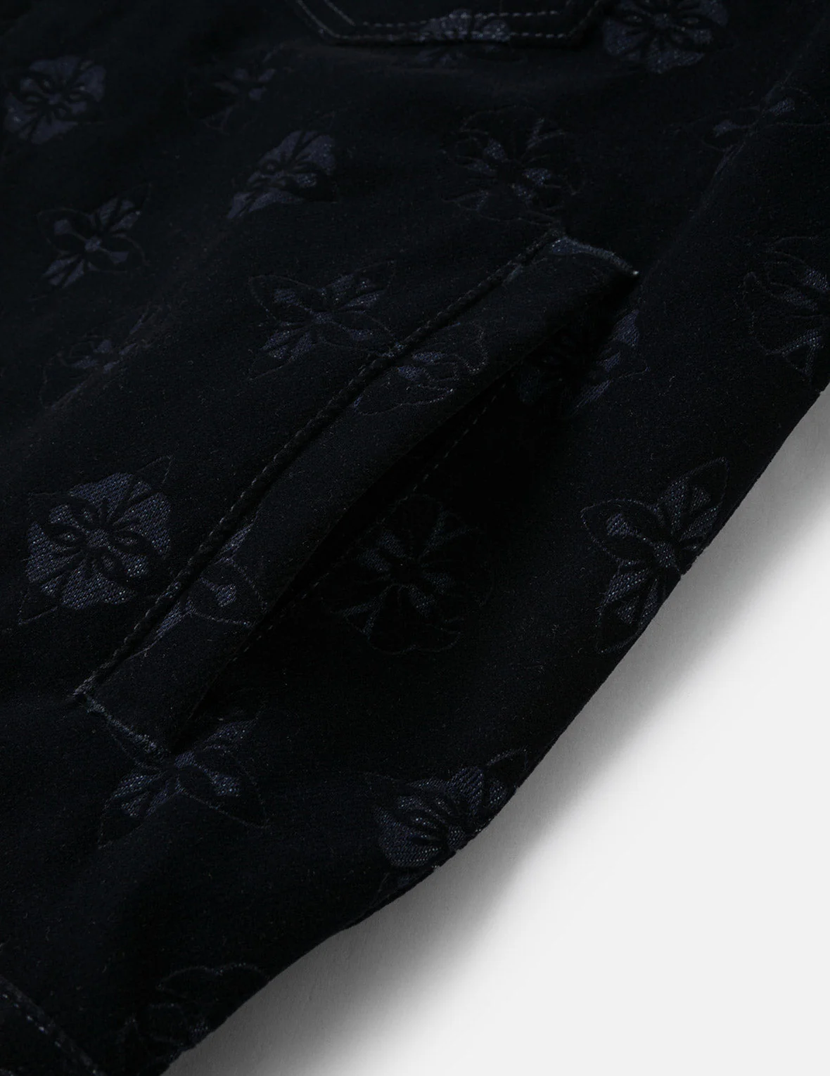 Allover Kamon Flocking Print Relax Fit Denim Jacket - Image 13