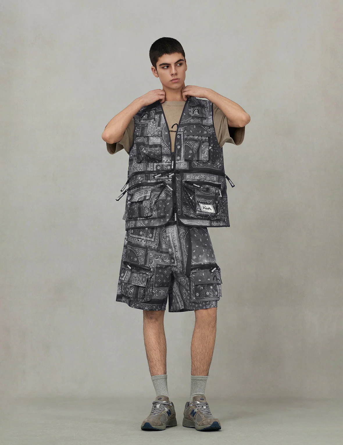 Allover Paisley Print Oversized Cargo Vest - Image 3
