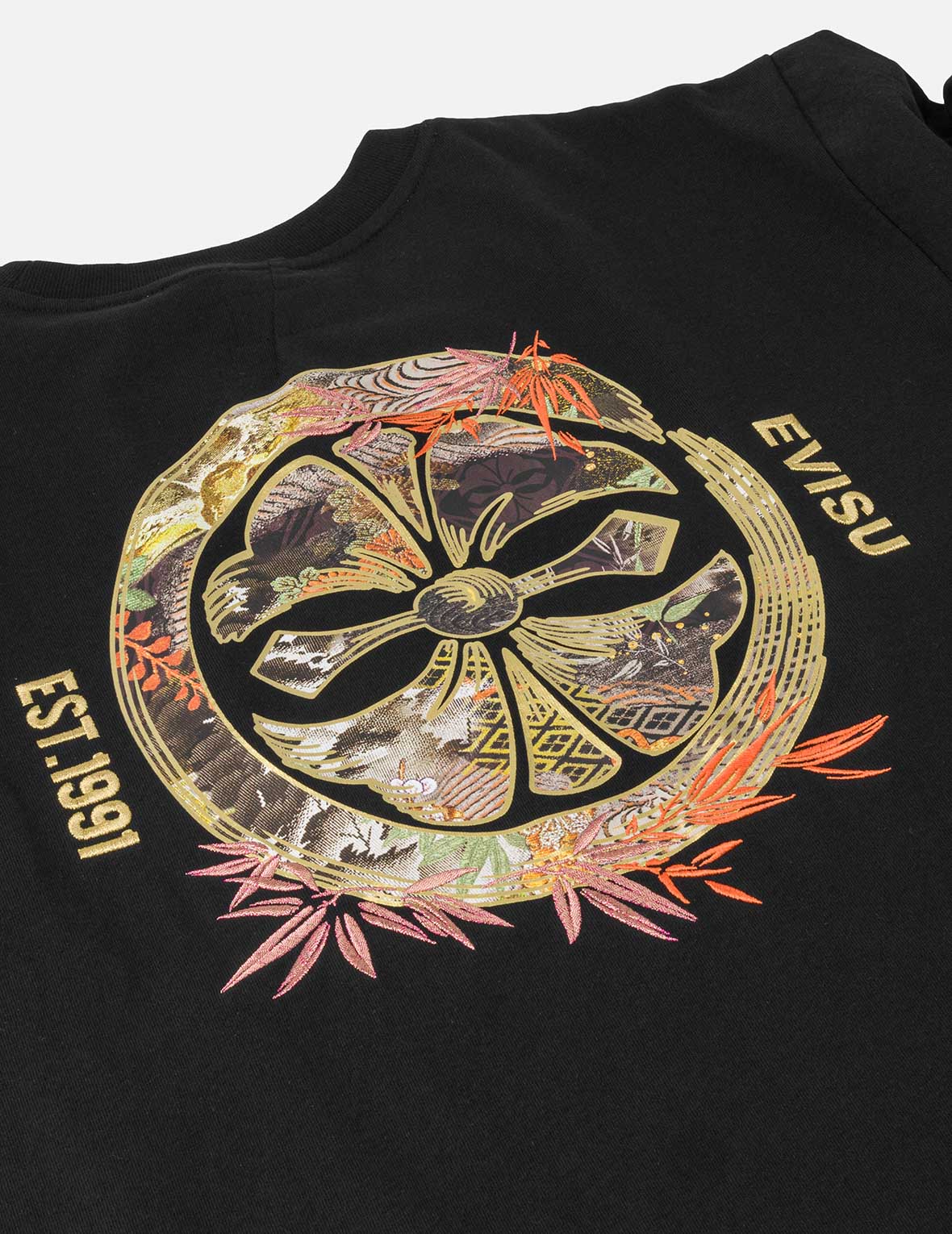 Bamboo Embroidery Scenic Kamon T-shirt - Image 13