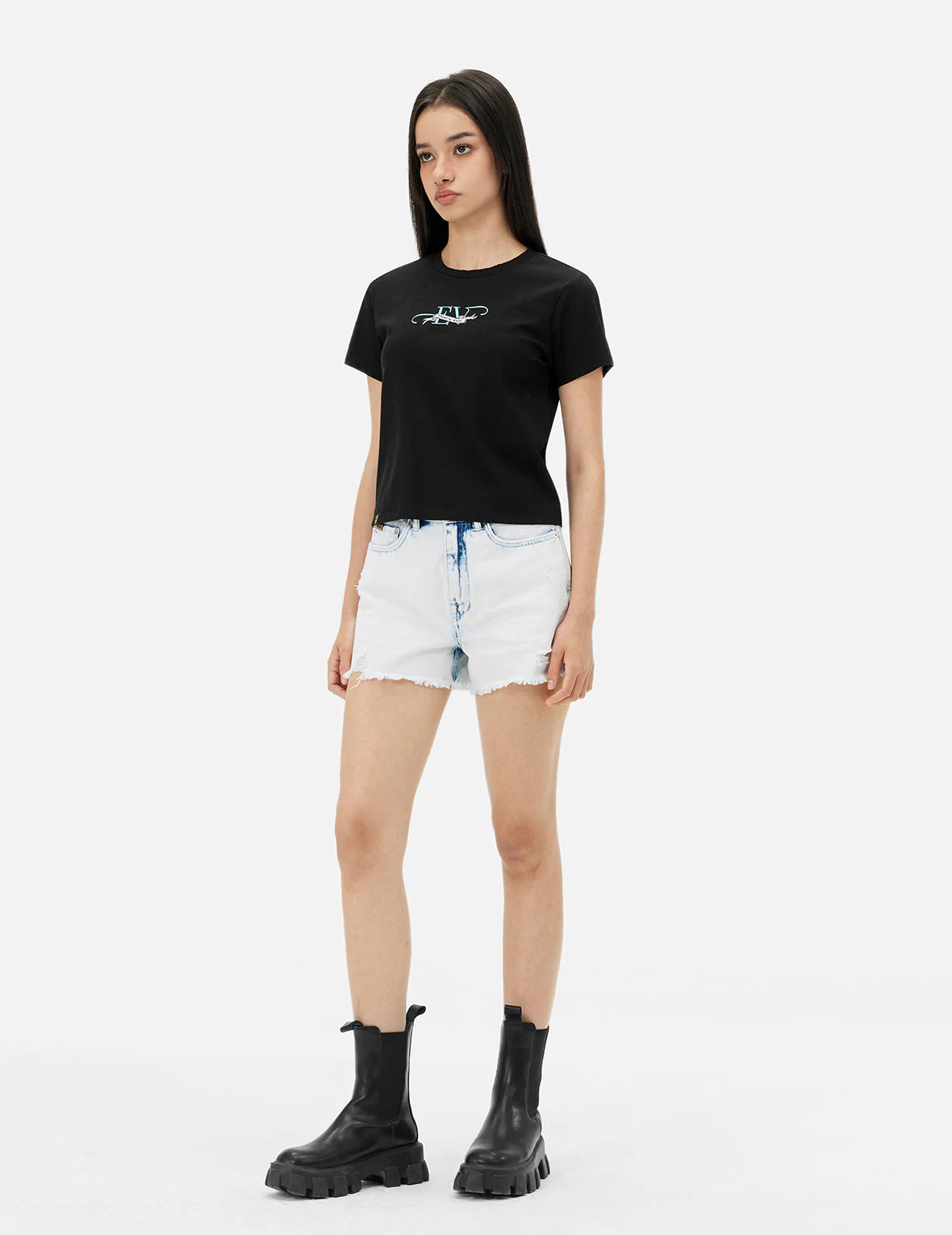 Bleach Washed Kamon Embroidery Regular Fit Denim Shorts - Image 3