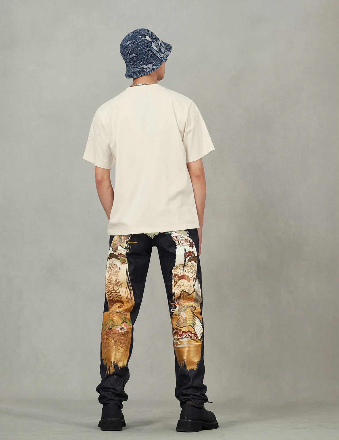 Brocade Seagull Appliqué Regular Fit Short Sleeves T-shirt - Image 11