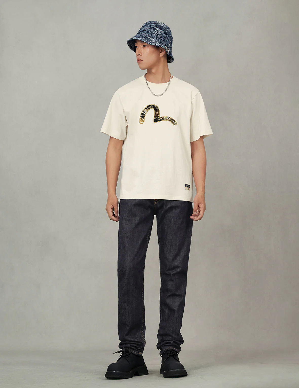Brocade Seagull Appliqué Regular Fit Short Sleeves T-shirt - Image 9