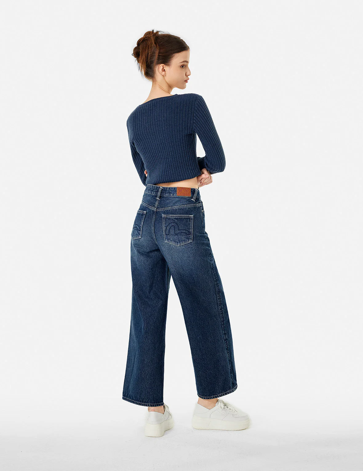 Butterfly and Seagull Embroidery Wide-leg Jeans - Image 4