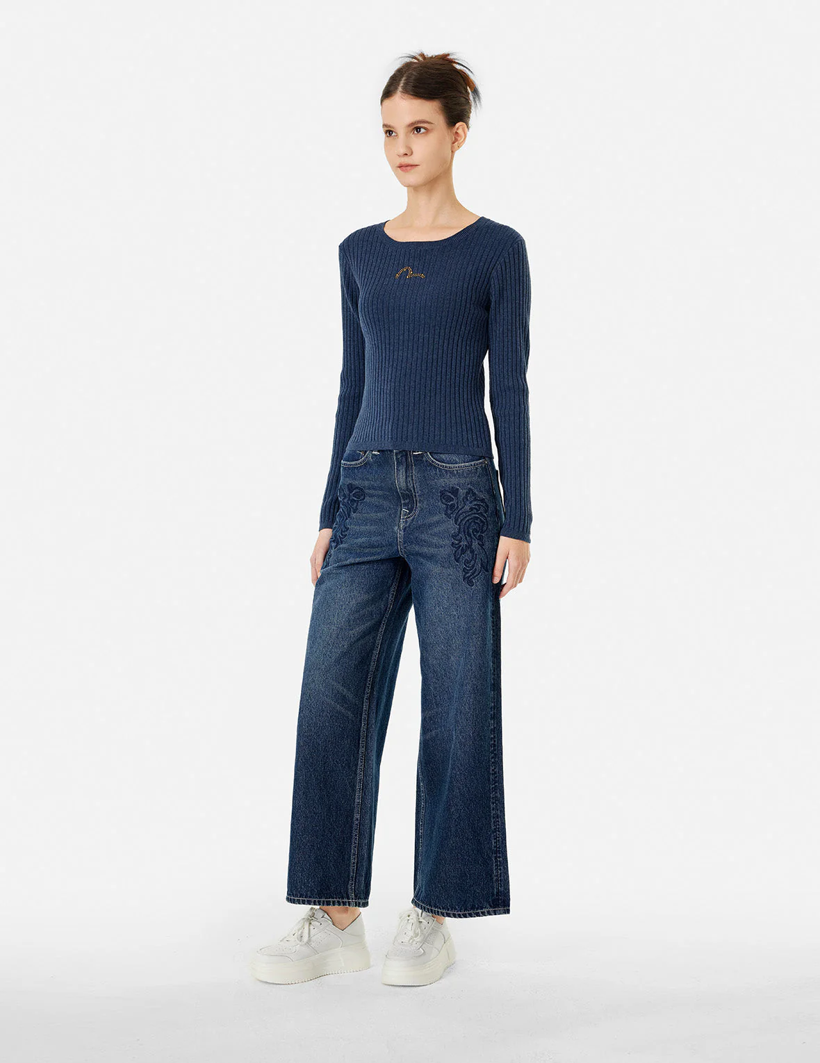 Butterfly and Seagull Embroidery Wide-leg Jeans - Image 5