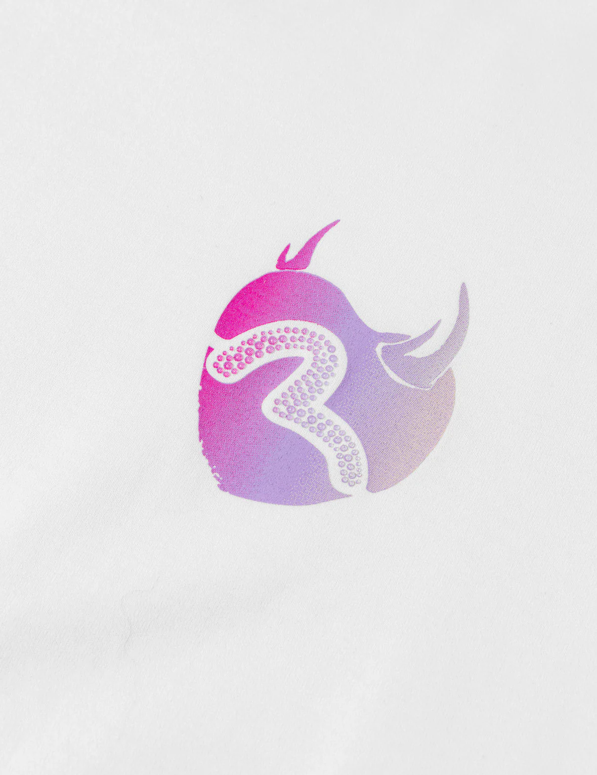 Devil-heart-shaped Seagull Emboss T-shirt - Image 13