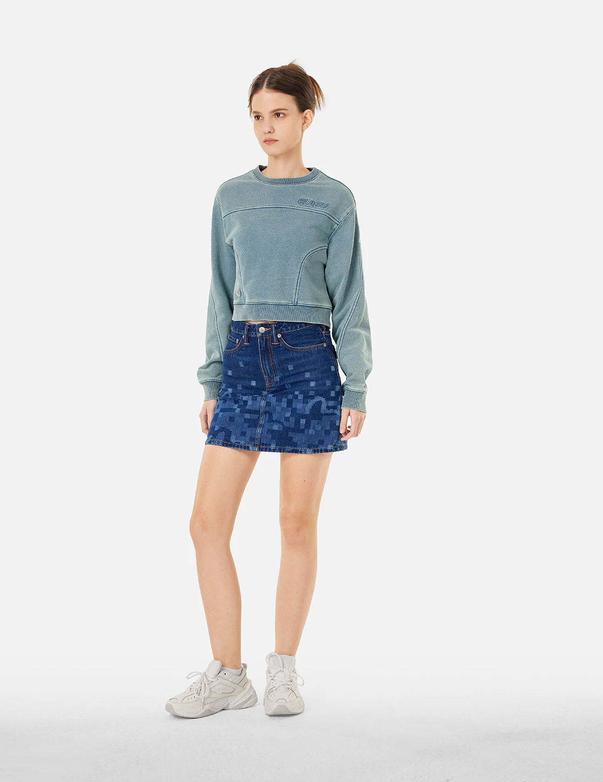 Distressed Appliqué Embroidery Washed Fashion Fit Cropped Sweatshirt - Image 3