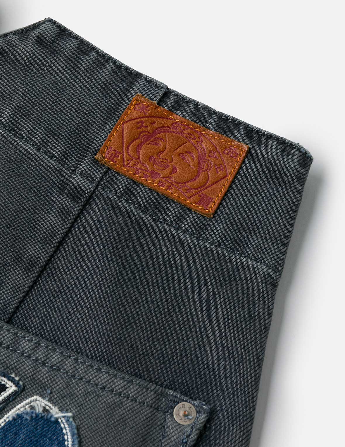 Distressed Kamon Appliqué Embroidery Balloon Fit Jeans - Image 10
