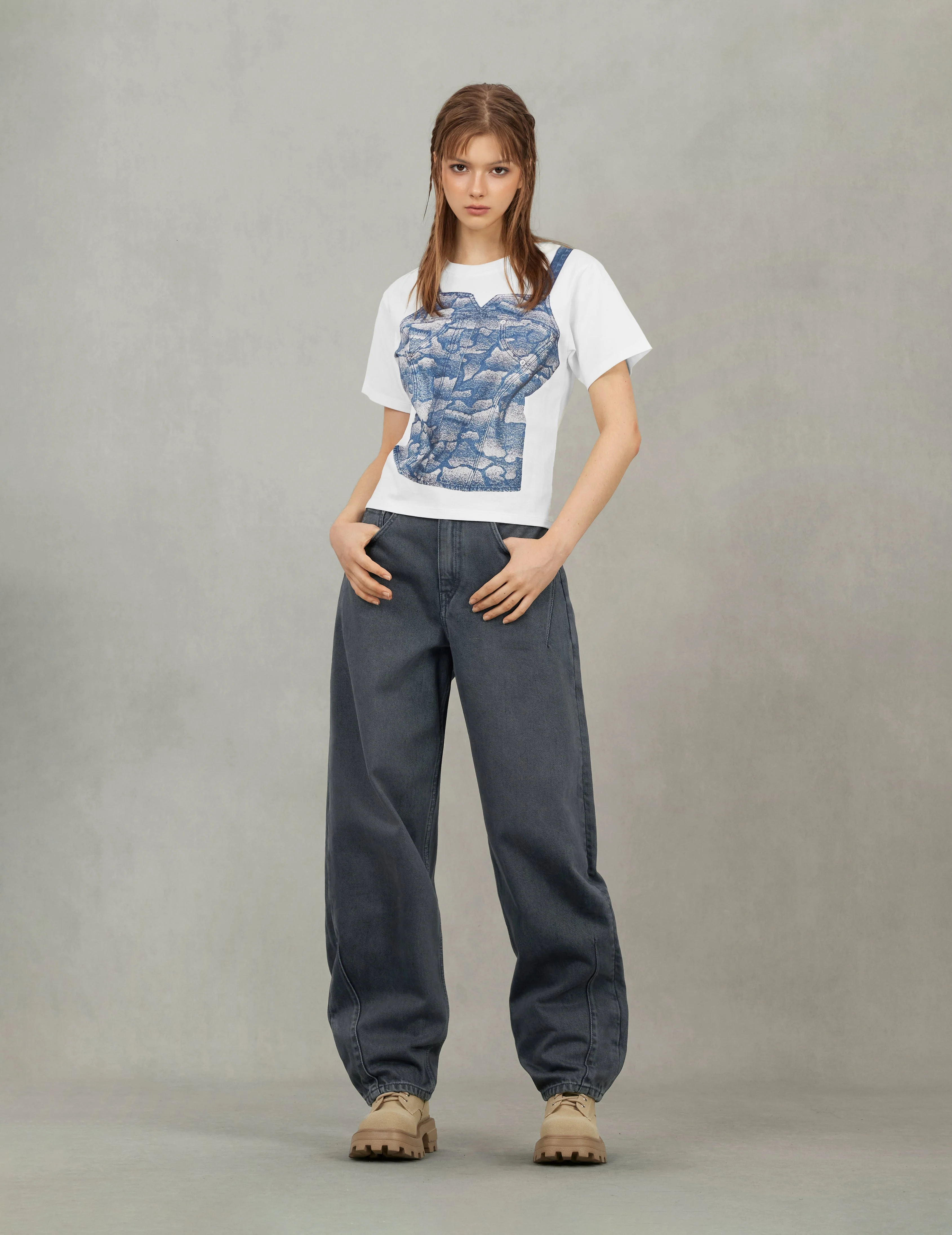 Distressed Kamon Appliqué Embroidery Balloon Fit Jeans - Image 5