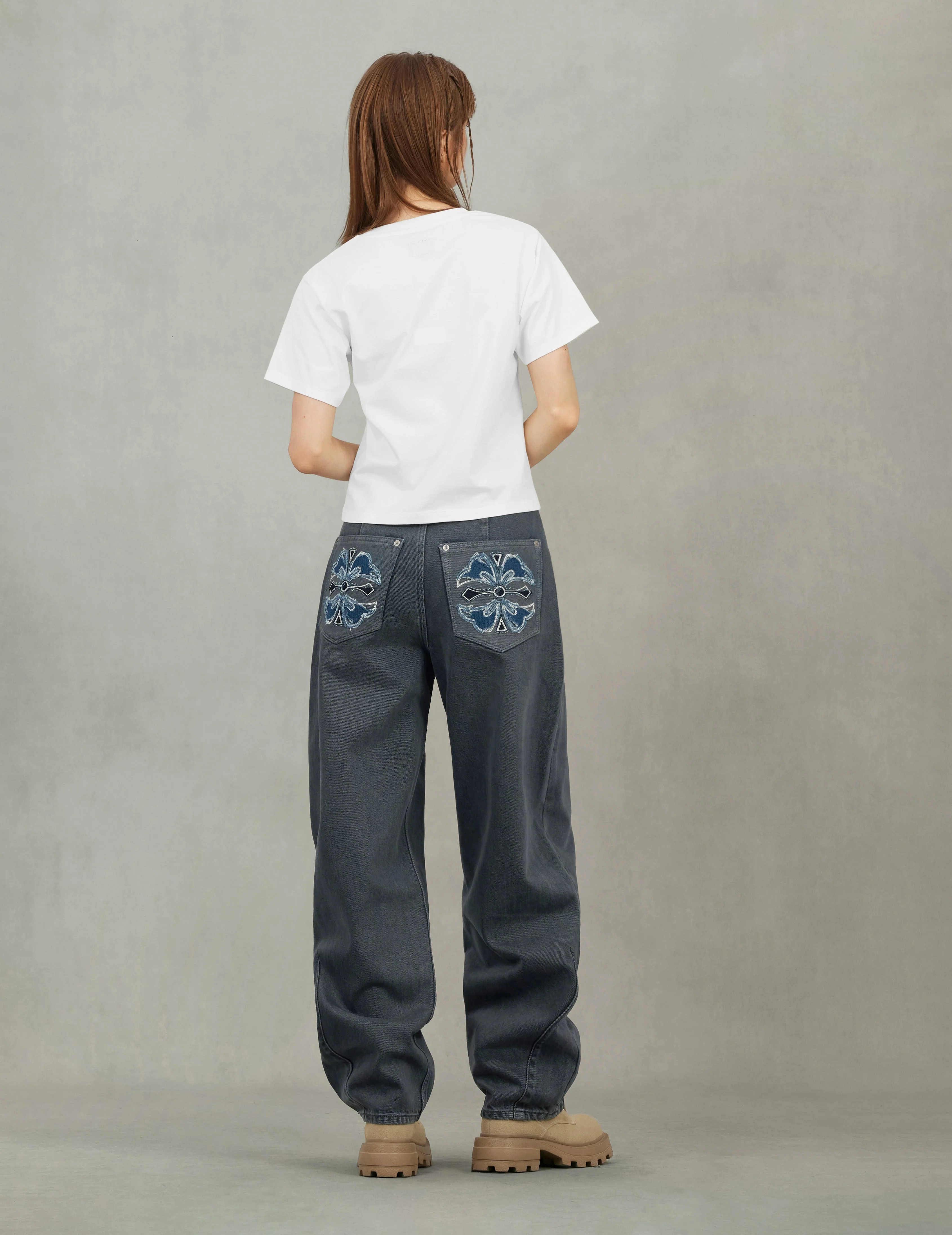 Distressed Kamon Appliqué Embroidery Balloon Fit Jeans - Image 6