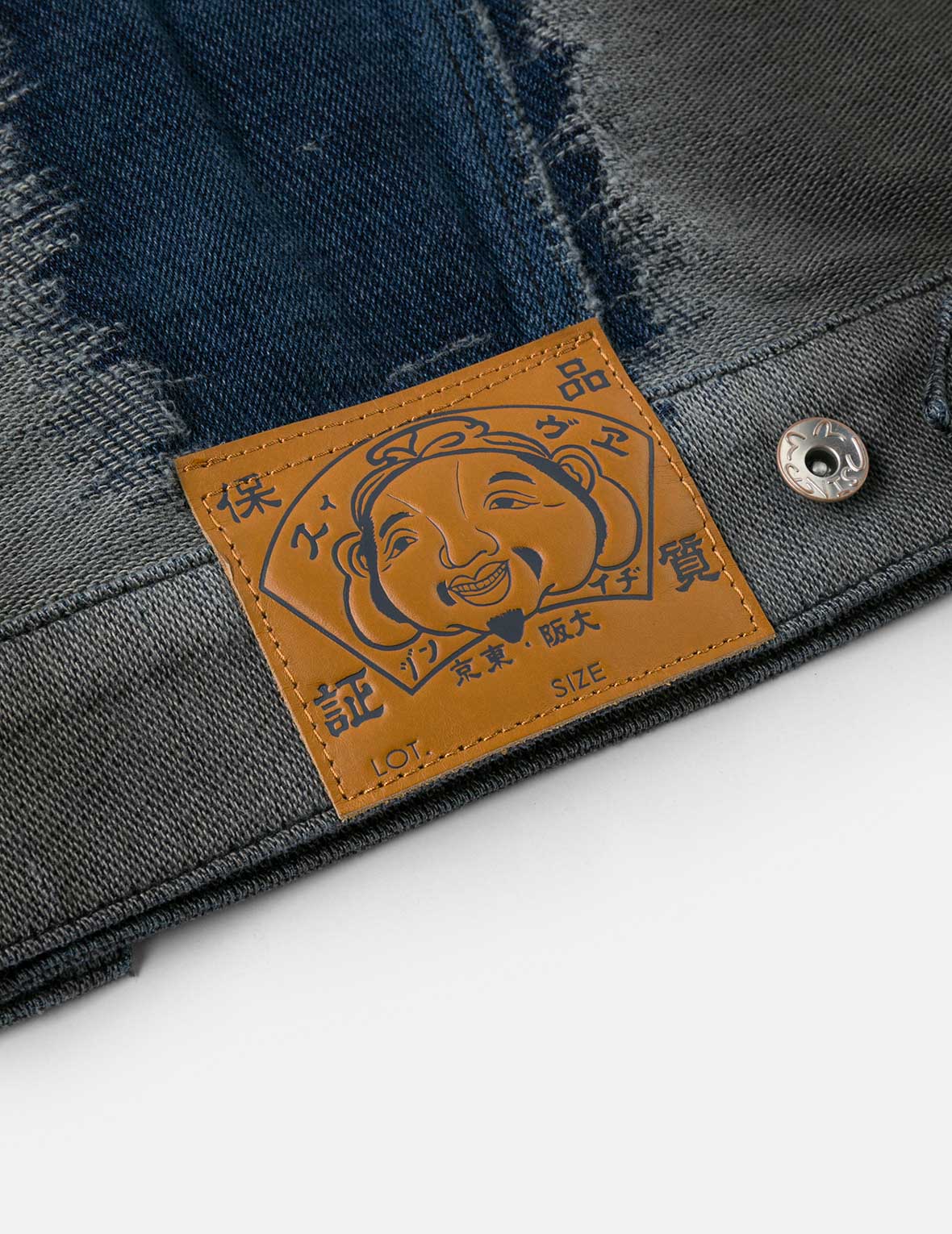 Distressed Seagull and Logo Print Relax Fit Washed Denim Jacket - Image 13