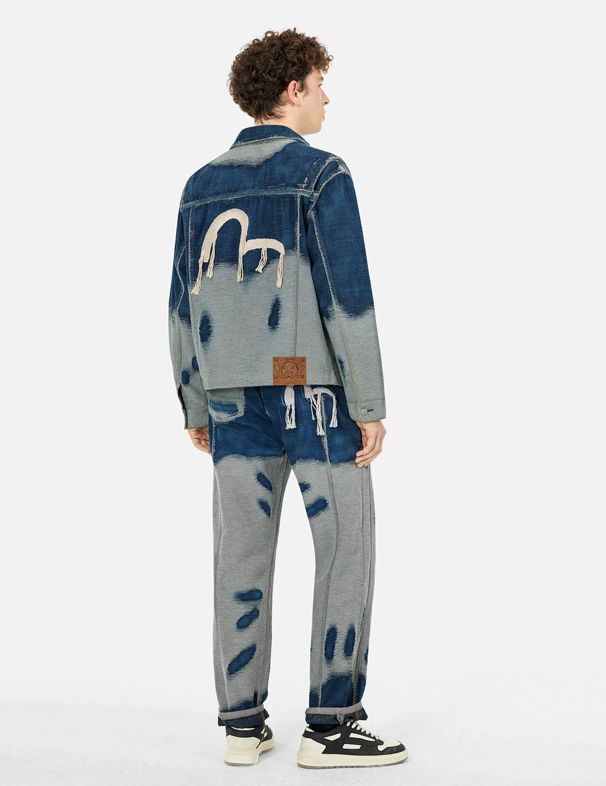 Distressed Seagull Embroidery Fashion Fit Denim Jeans - Image 4