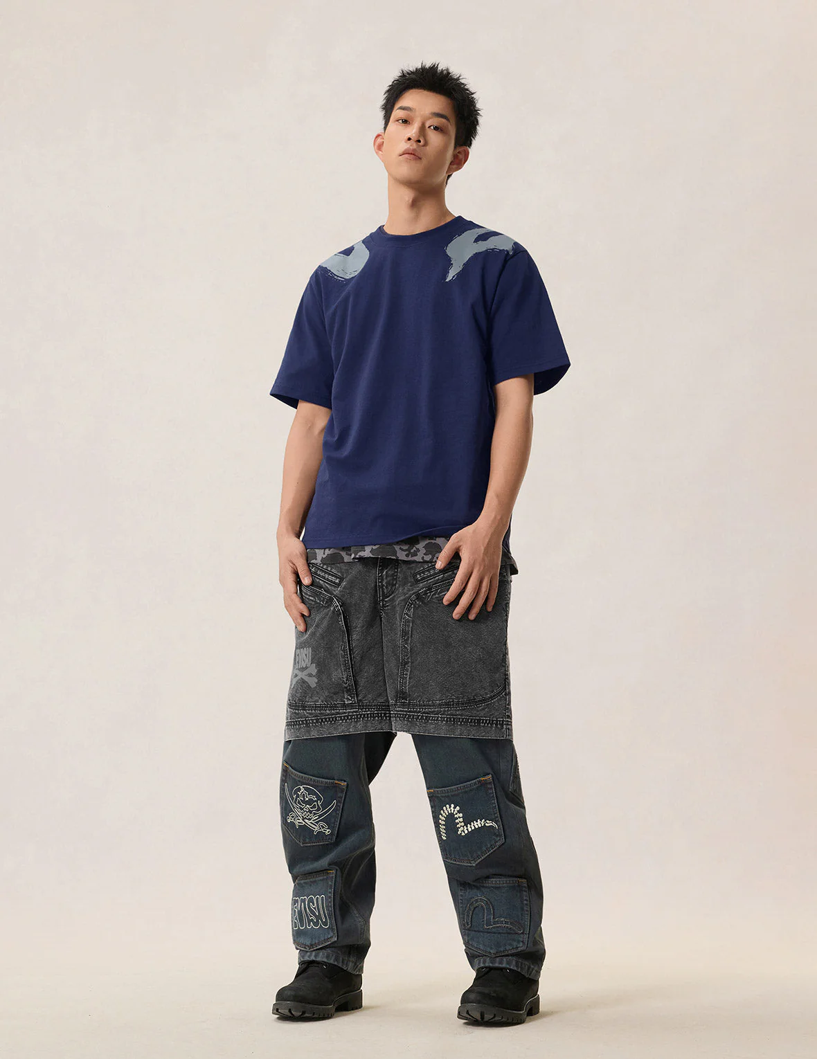 EVISU Brushstroke Cross-shoulder Logo T-Shirt - Image 7