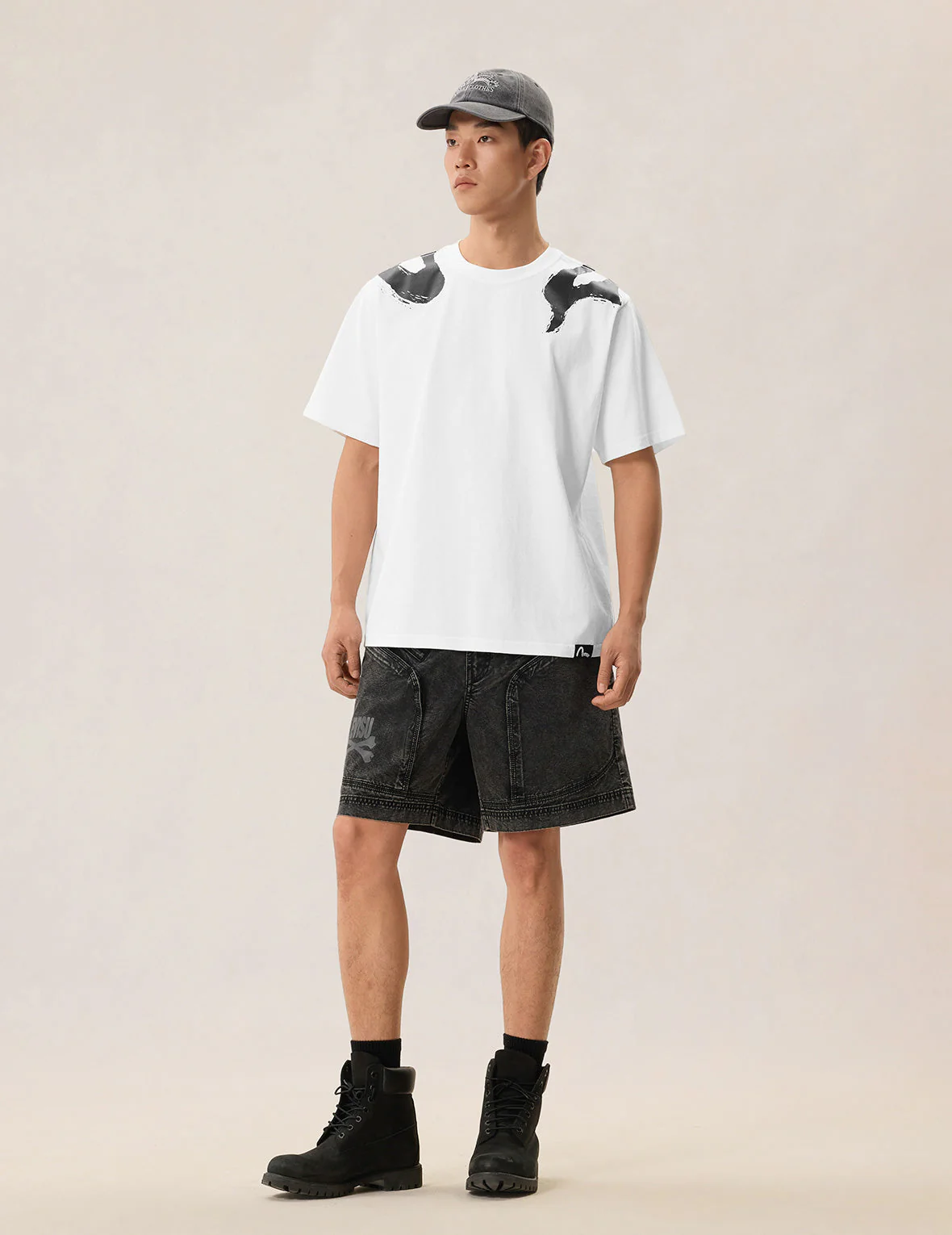 EVISU Brushstroke Cross-shoulder Logo T-Shirt - Image 8