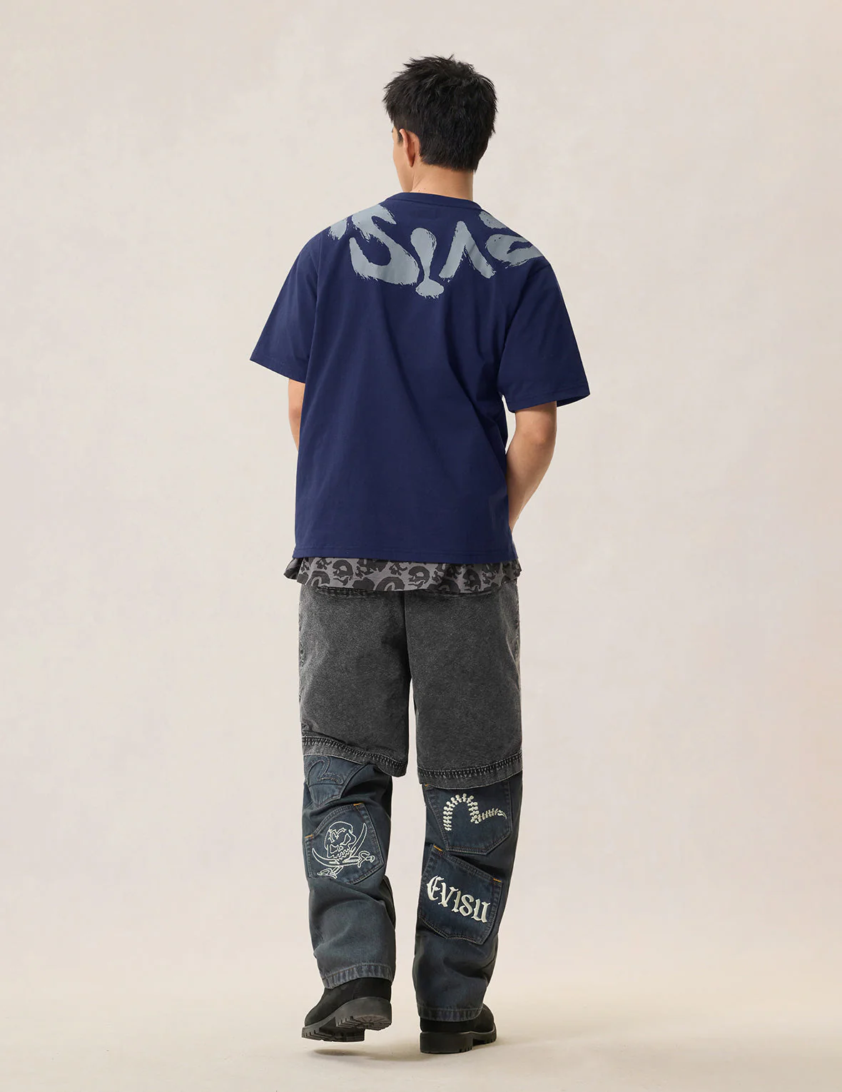 EVISU Brushstroke Cross-shoulder Logo T-Shirt - Image 9