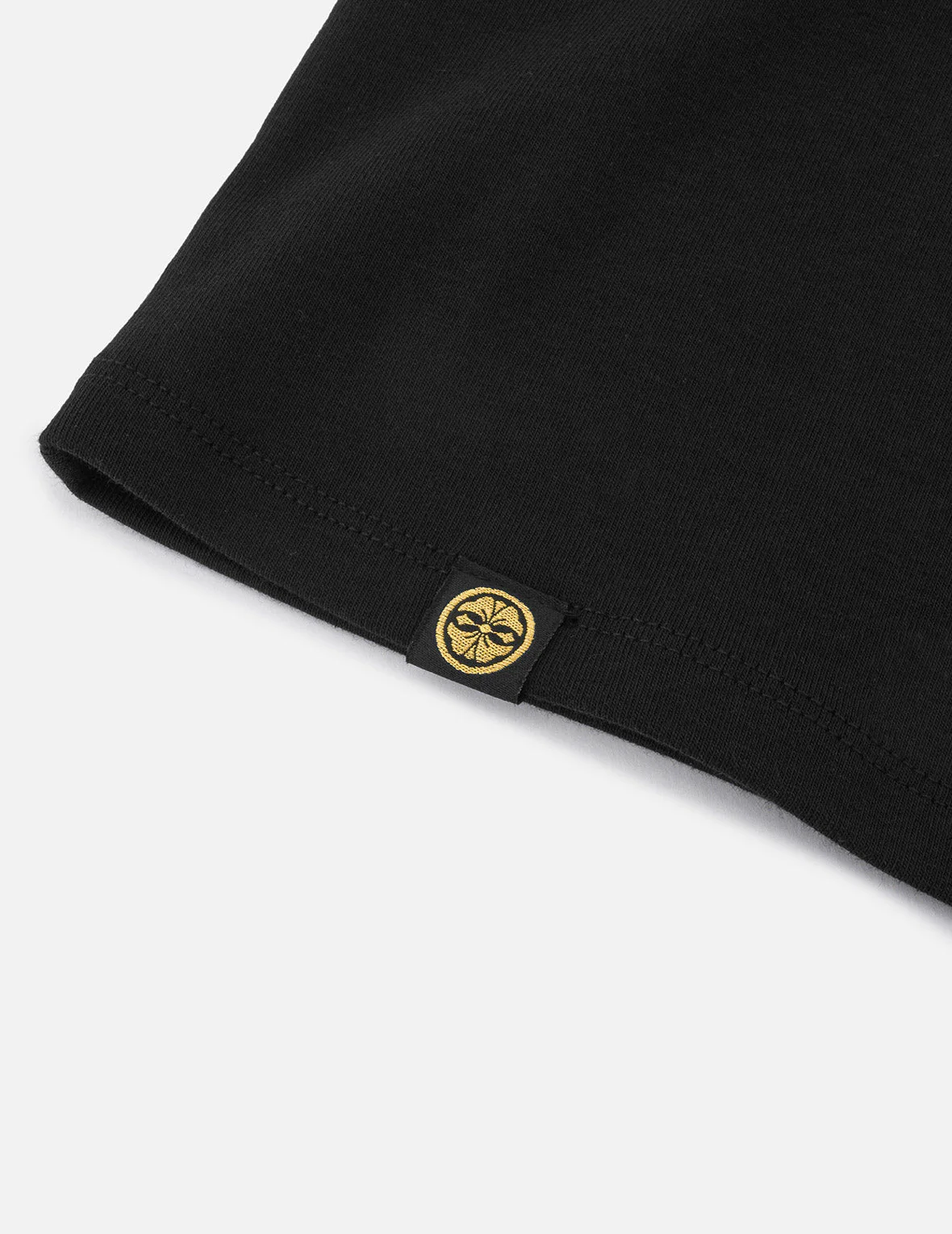 Evisu Metal Trim V-Neck Fashion Fit T-shirt - Image 7