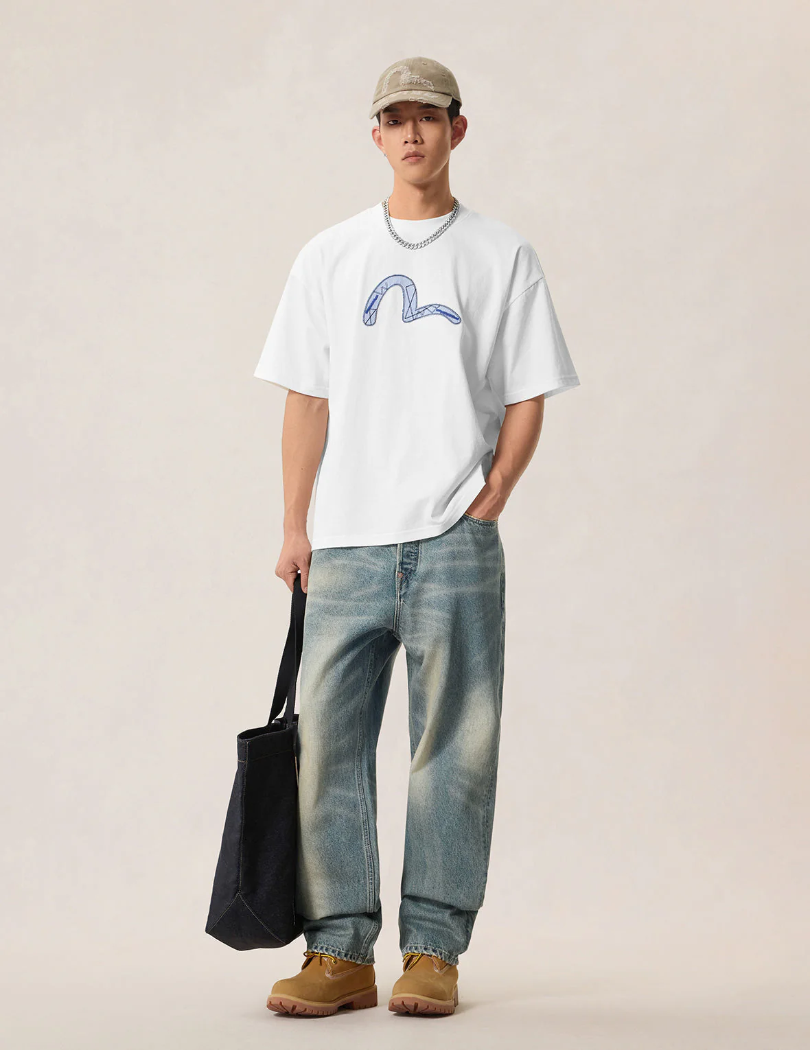 Fabric-mix Patchwork Seagull and Logo Applique T-shirt - Image 9