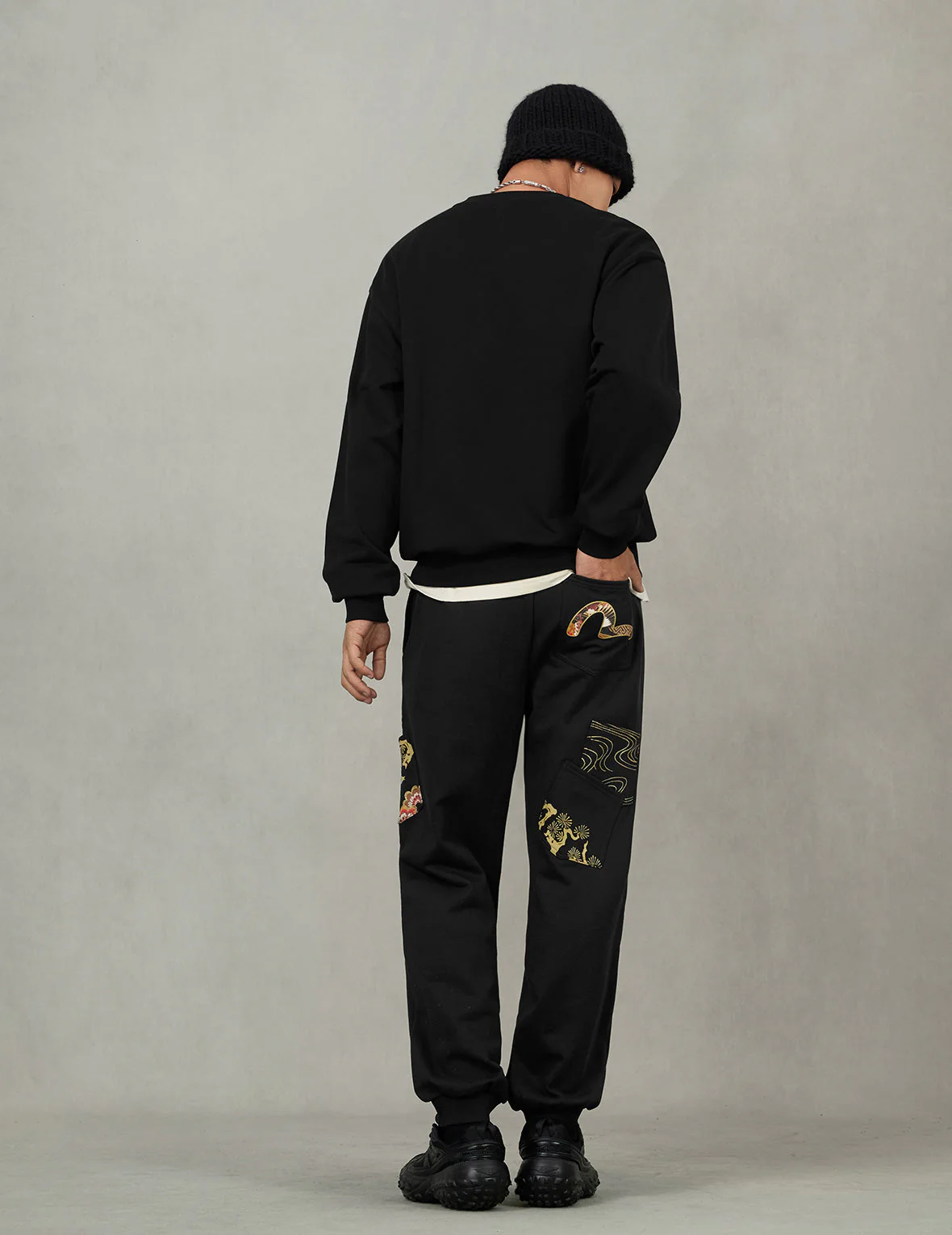 Graffiti Seagull Print and Sashiko Relax Fit Sweatshirt - Image 11