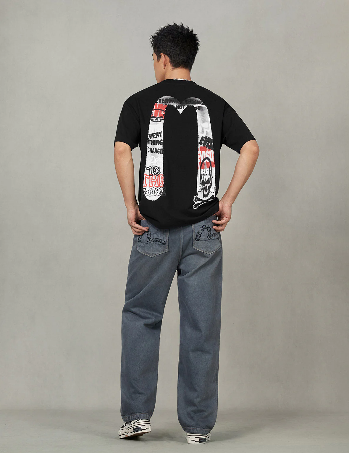 Graffiti-style Daicock Print Relax Fit T-shirt - Image 11