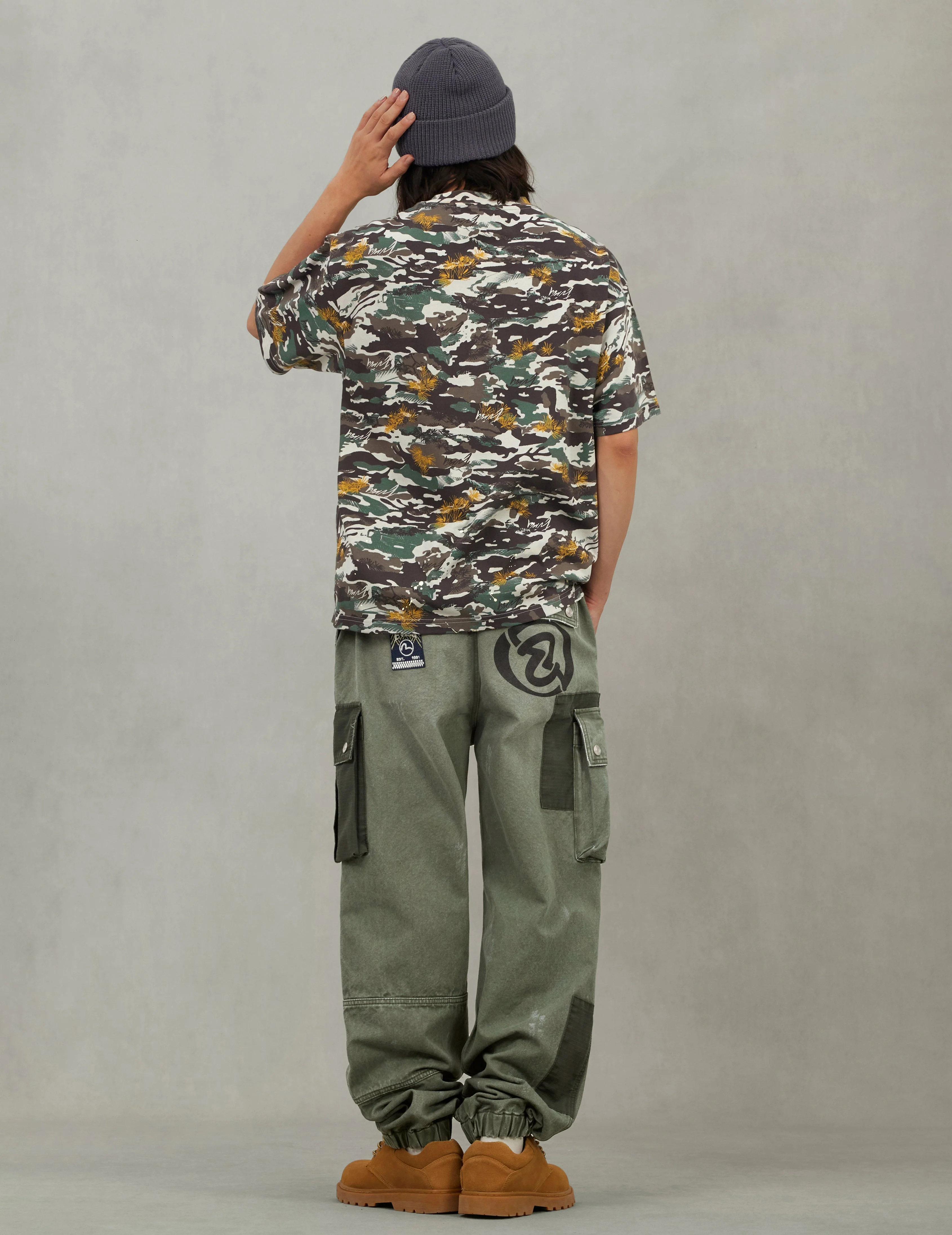 Graffiti-Style Seagull and Logo Print Relax Fit T-Shirt - Image 21