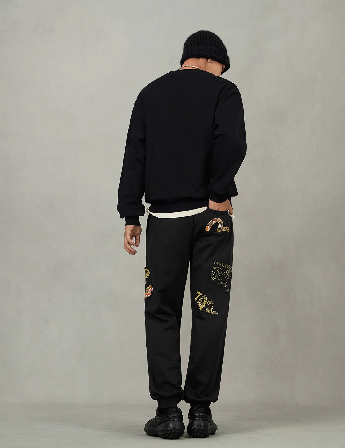 Grateful Crane Print and Multi-pocket Straight Fit Sweatpants - Image 6