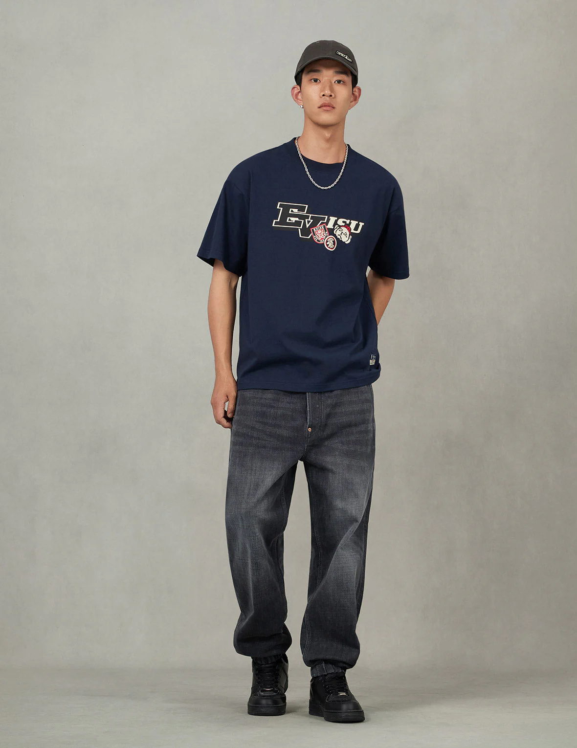 Henohenomohe Godhead and Wheel of Wisdom tag Daicock Print Relax Fit T-Shirt - Image 9