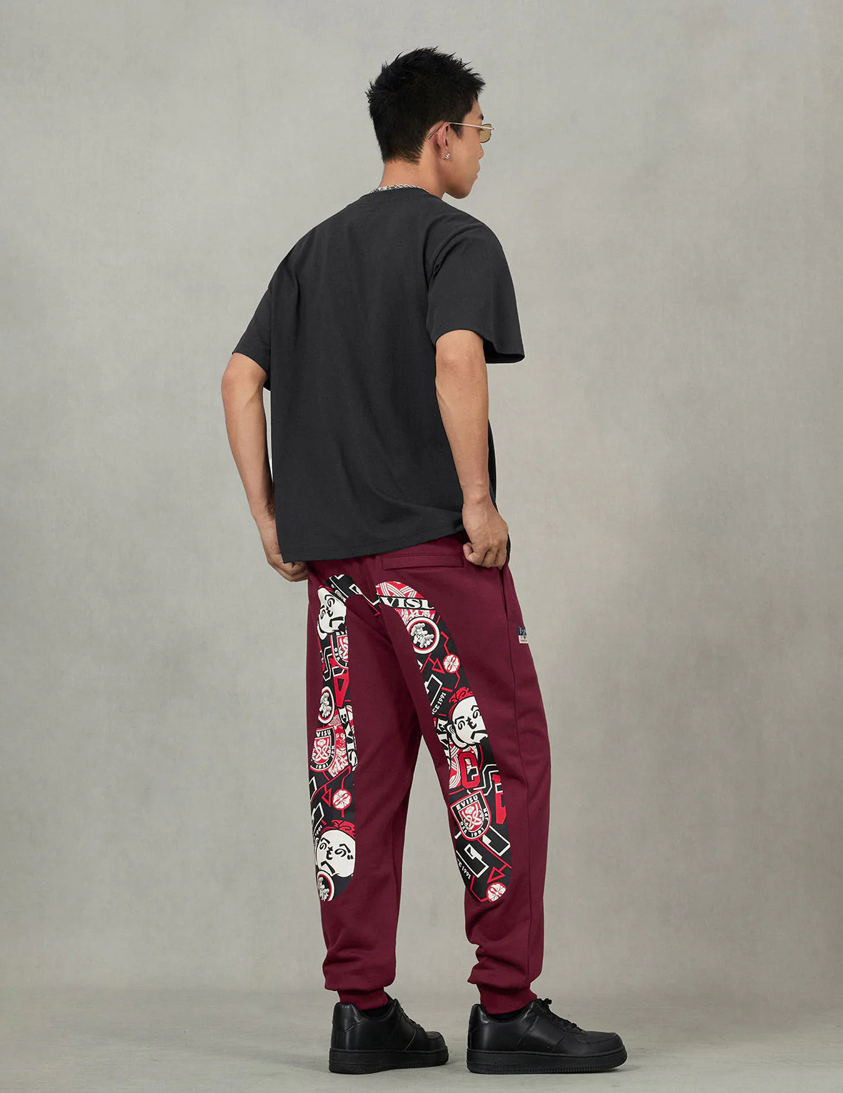 Henohenomohe Godhead Daicock Print Regular Fit Sweatpants - Image 11