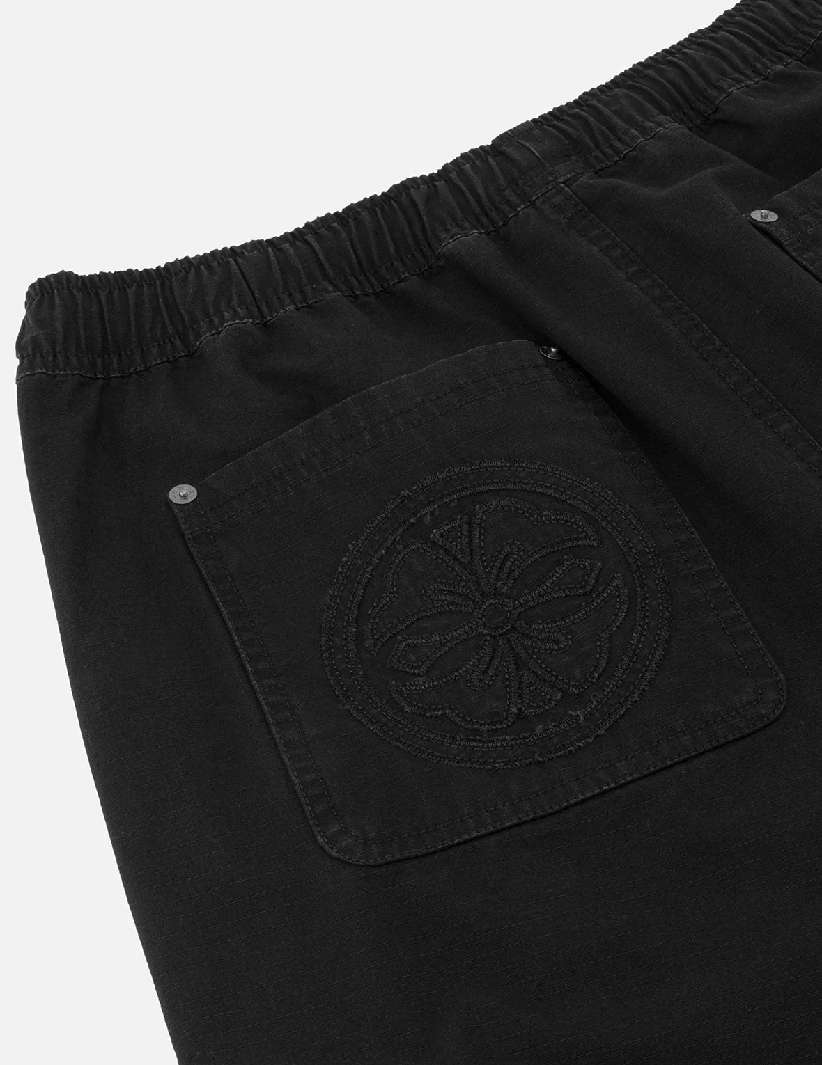 Kamon and "91" Appliqué Embroidery Regular Fit Cargo Shorts - Image 10