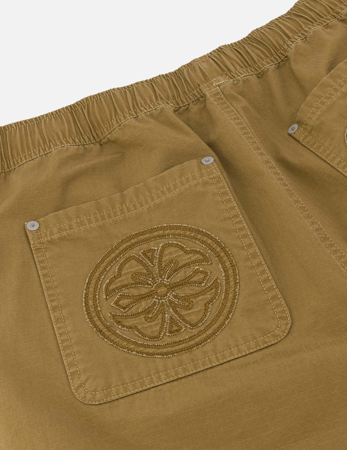 Kamon and "91" Appliqué Embroidery Regular Fit Cargo Shorts - Image 11