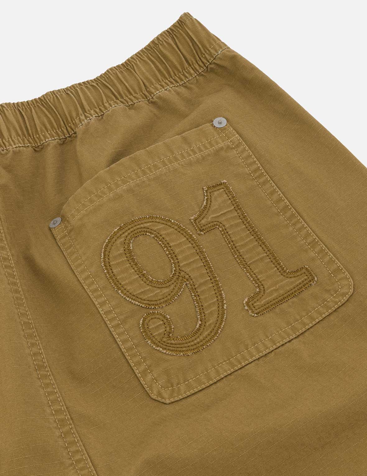Kamon and "91" Appliqué Embroidery Regular Fit Cargo Shorts - Image 9