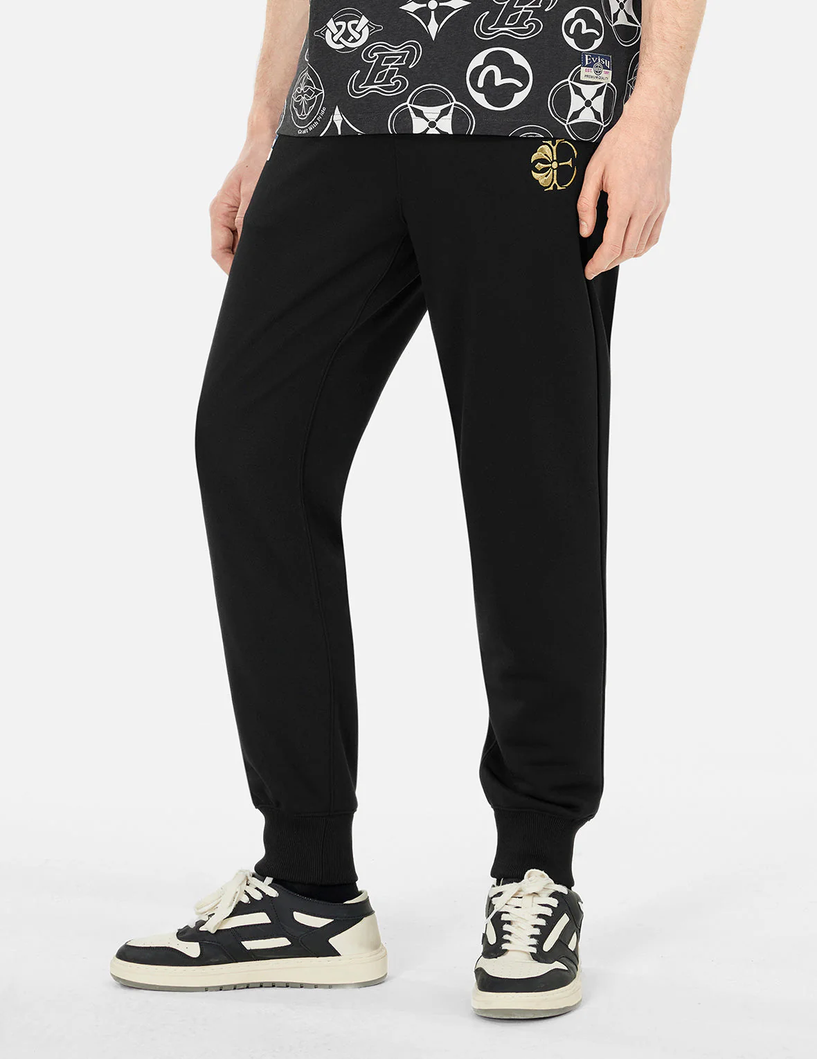 Kamon Embroidery and Logo Brocade Appliqué Regular Fit Sweatpants - Image 12
