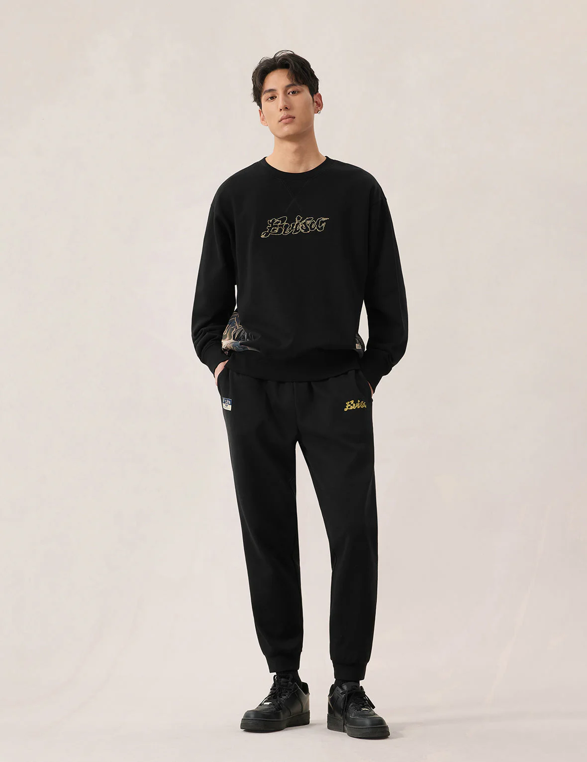 Kamon Embroidery Sweatshirt - Image 7