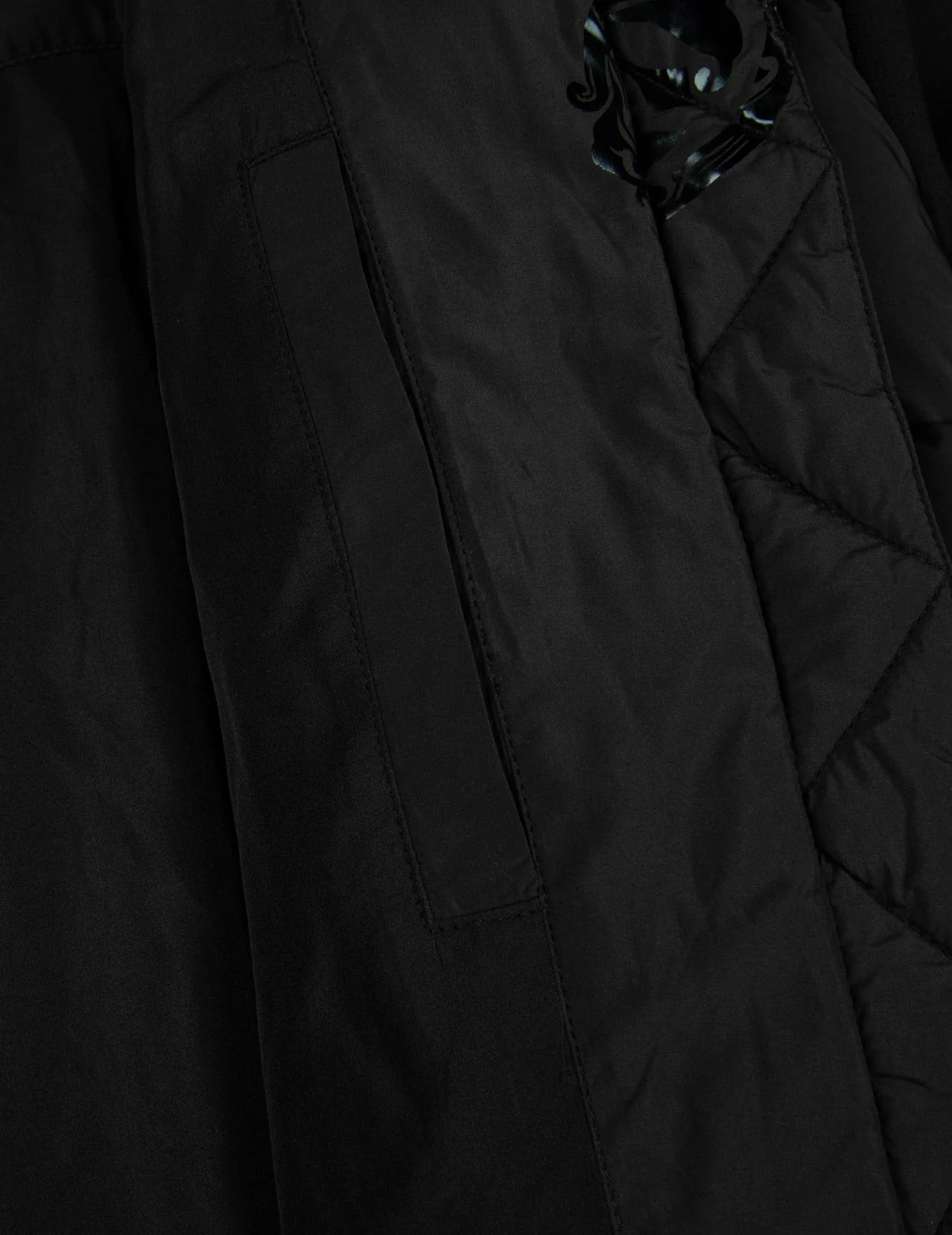 Kamon Print Loose Fit Padded Bomber Jacket - Image 13