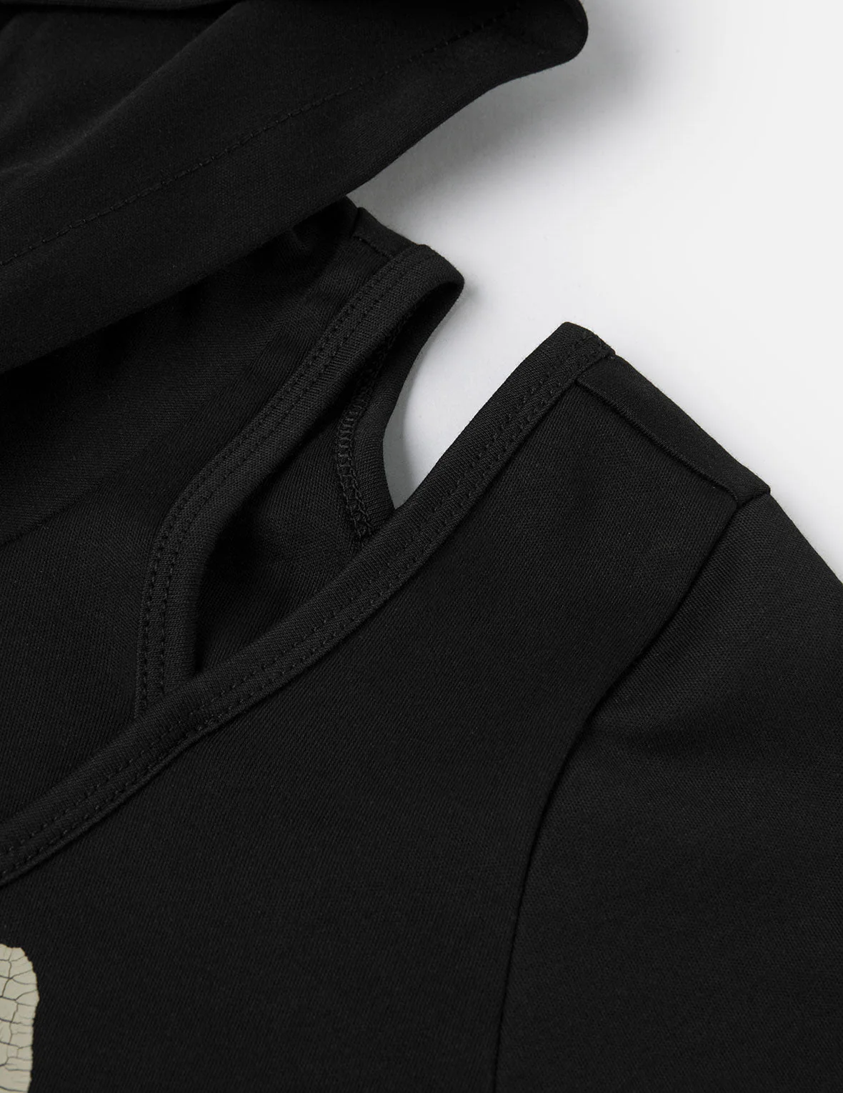 Logo and Seagull Ishigaki Camouflage Print Regular Fit Hooded 2-in-1 Long-sleeve Top - Image 9
