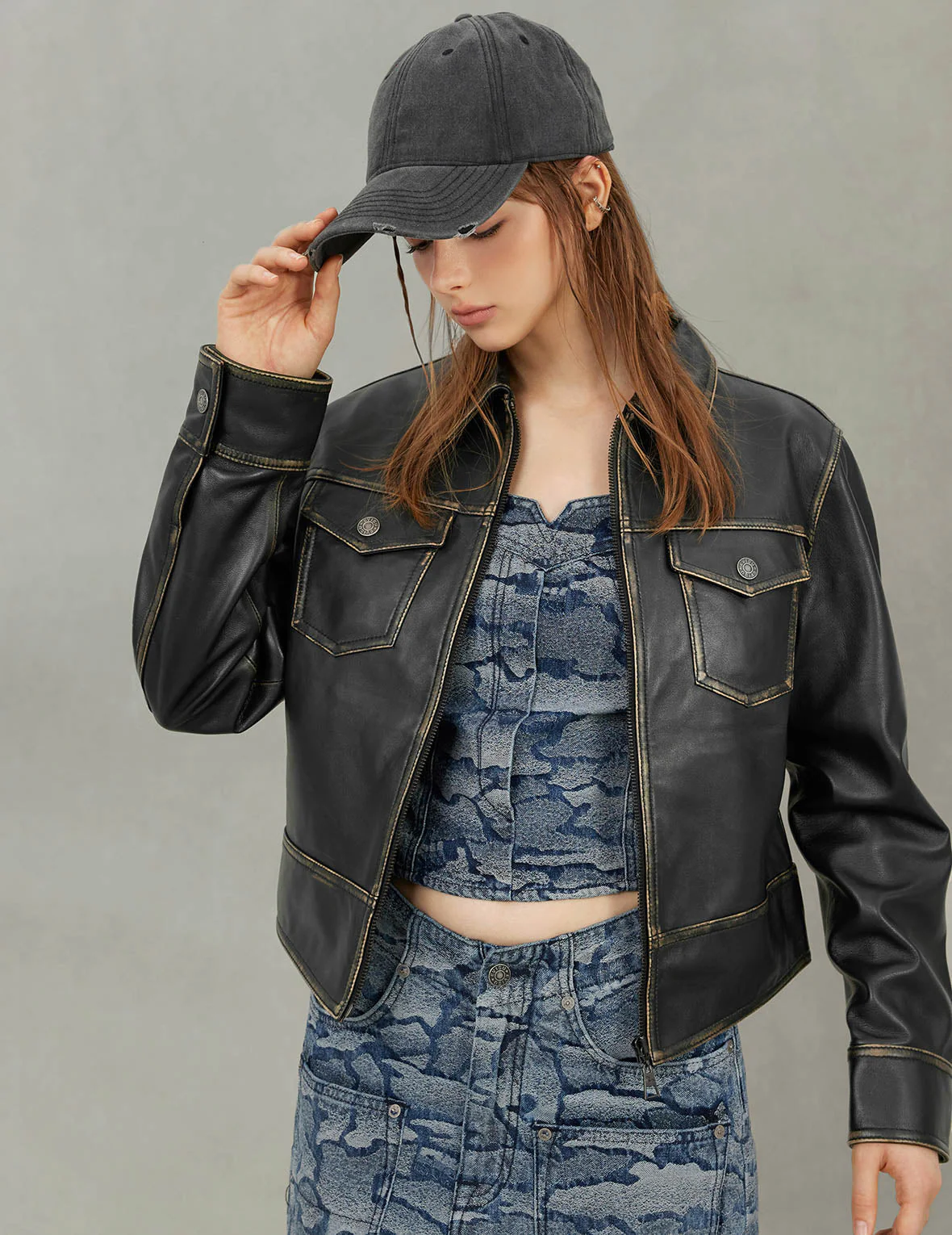 Logo Embossed Cropped Leather Jacket - Image 8