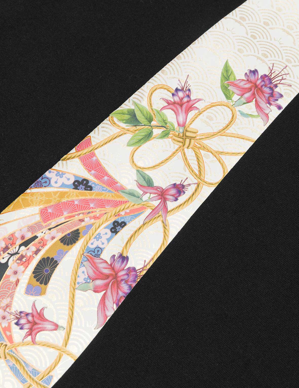 Magnolia and Knots Daicock Print Boyfriend T-shirt - Image 18