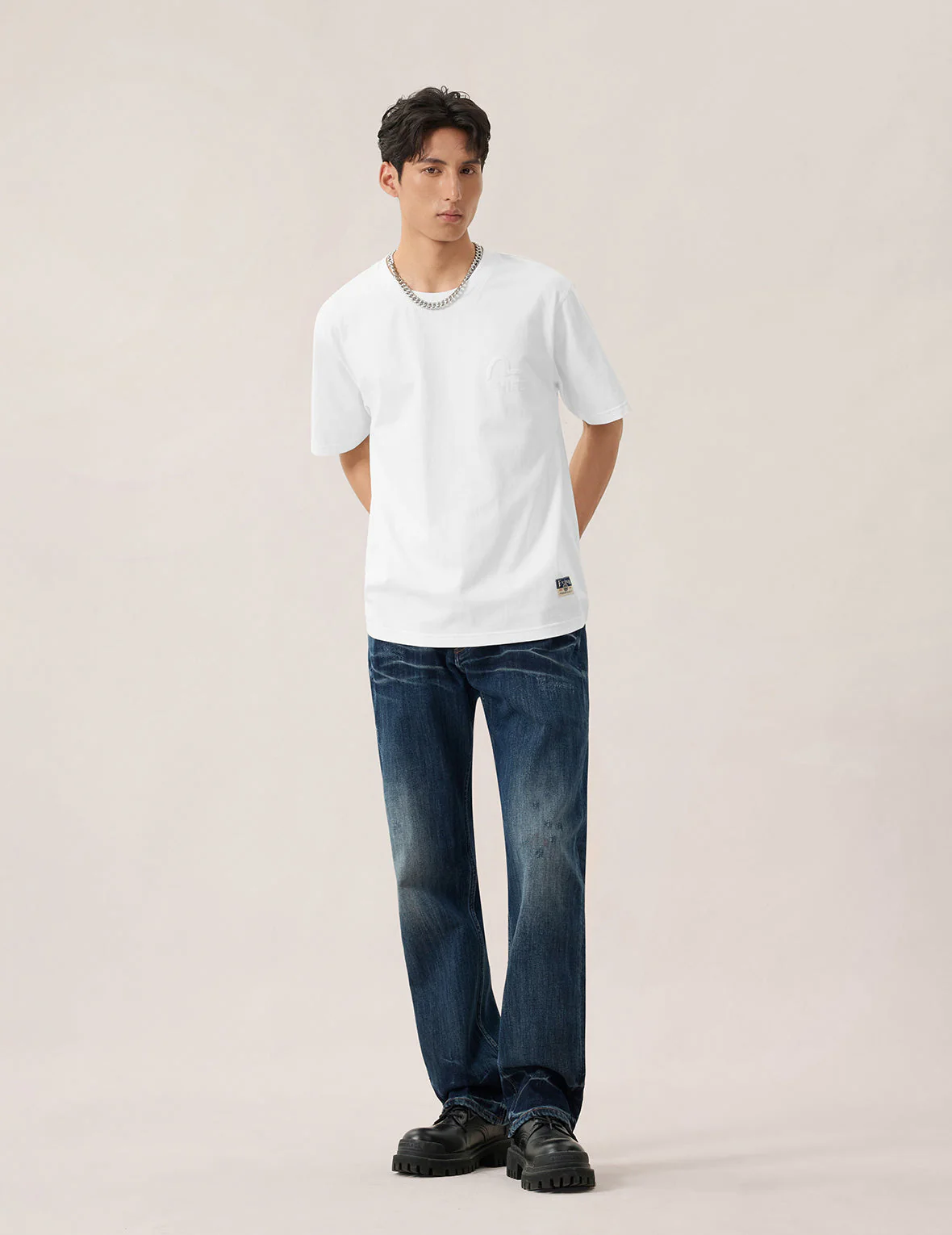 Monochrome Seagull Embroidery T-shirt - Image 10