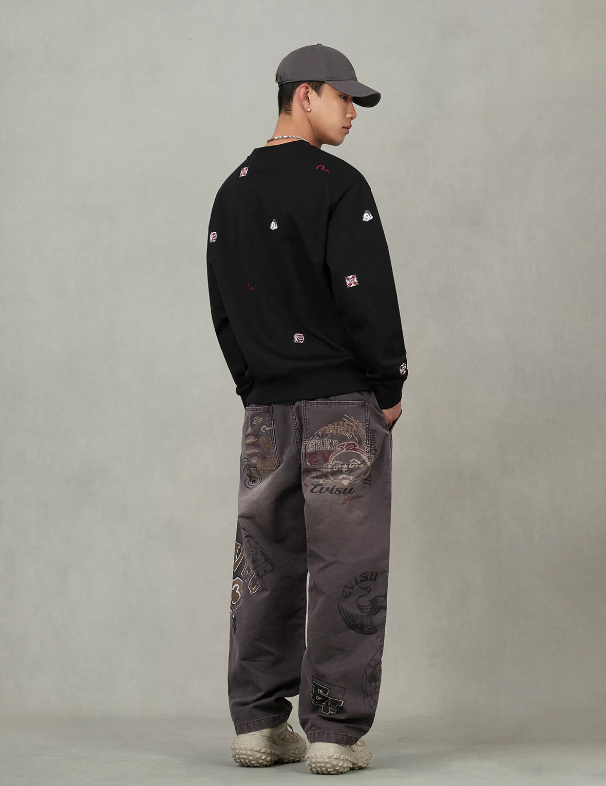 Multi Logos Print Balloon Fit Washed Woven Pants - Image 4