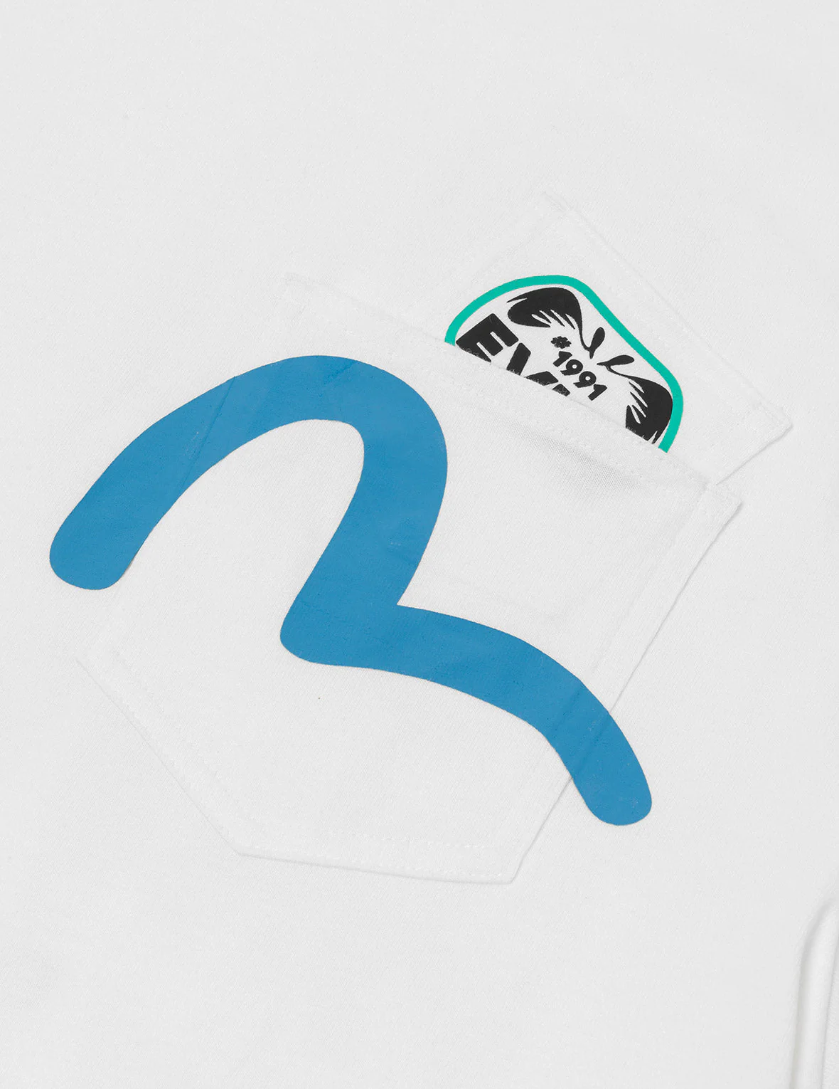 Multi-Pocket and Multi-Print Detail Relax Fit T-Shirt - Image 13