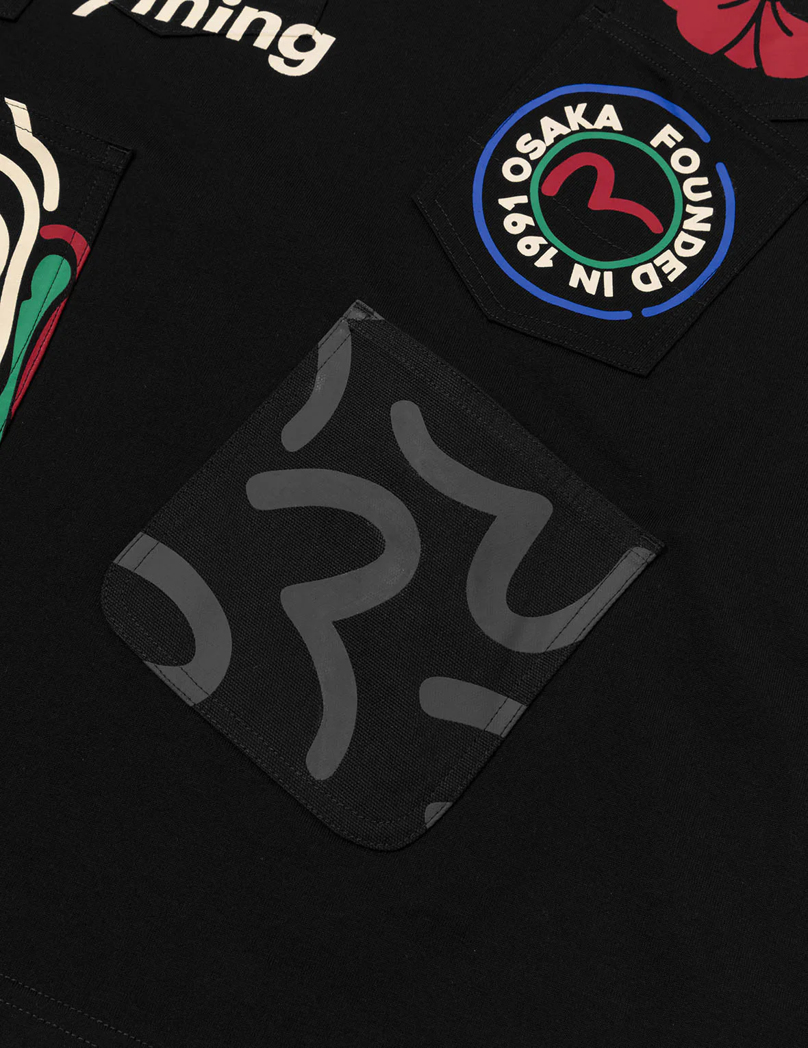 Multi-Pocket and Multi-Print Detail Relax Fit T-Shirt - Image 14
