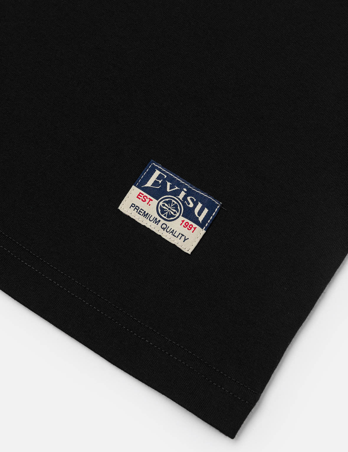 Multi-Pocket and Multi-Print Detail Relax Fit T-Shirt - Image 20