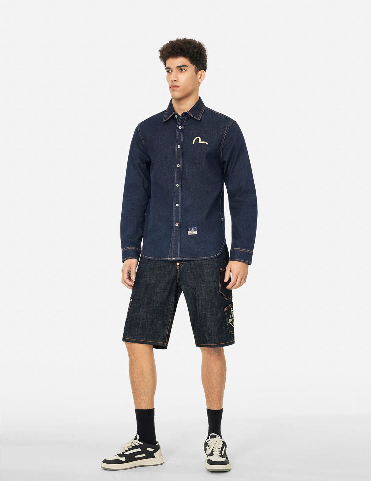 Multi-Pocket with Brocade Patch Regular Fit Denim Shorts - Image 4