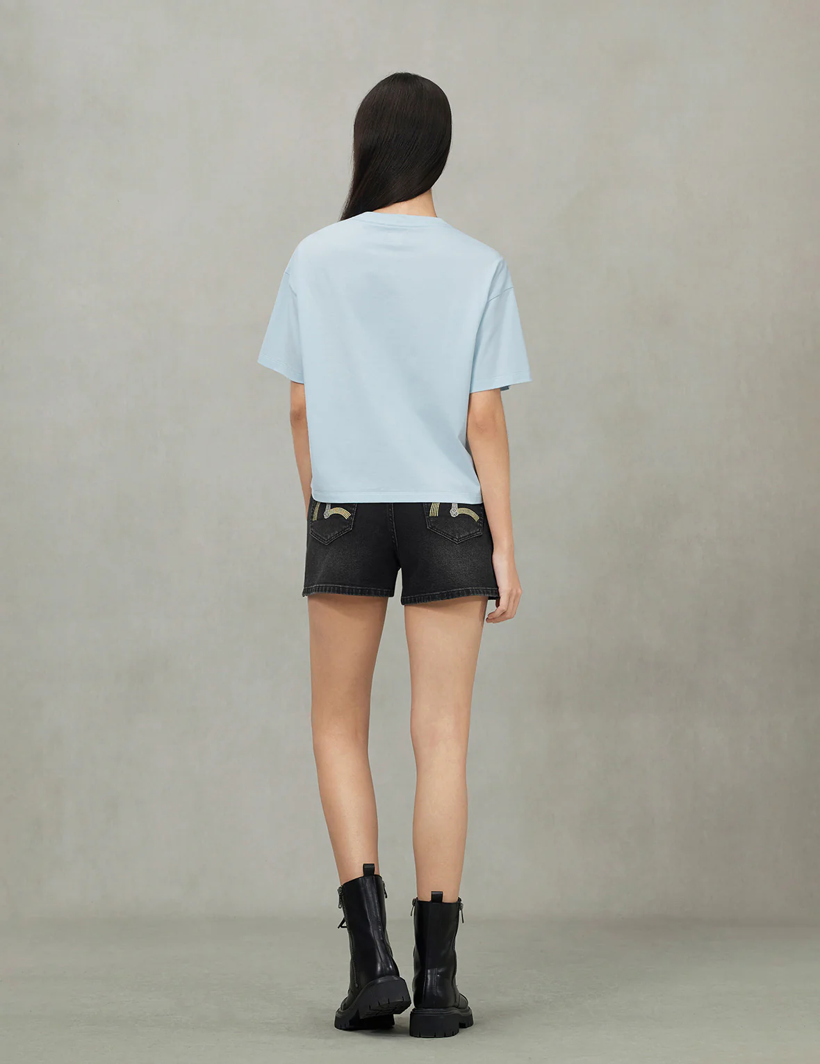 Rope Twist Logo and Anchor Embroidery Cropped T-Shirt - Image 4