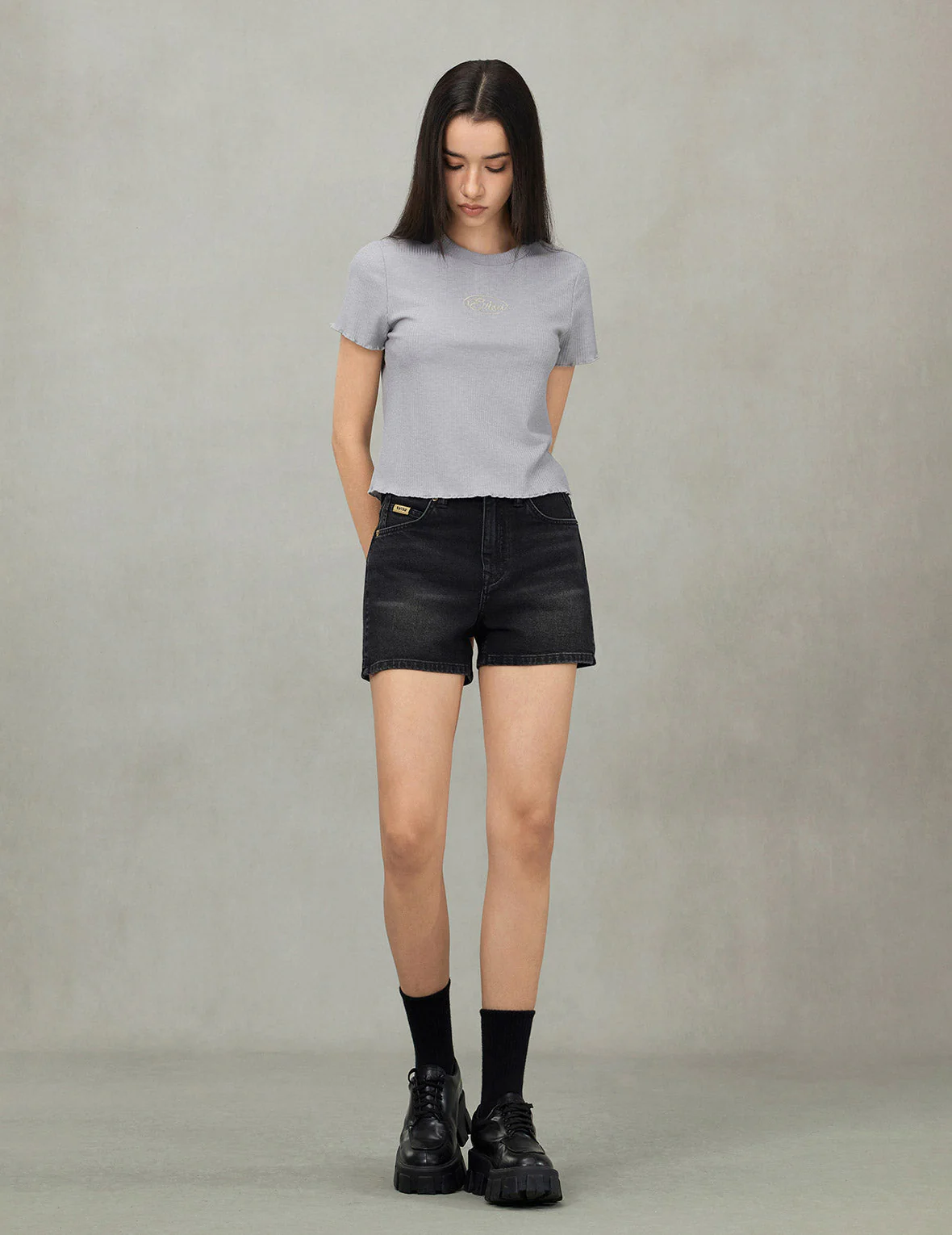 Rope Twist Logo Embroidery Fashion Fit T-shirt - Image 5