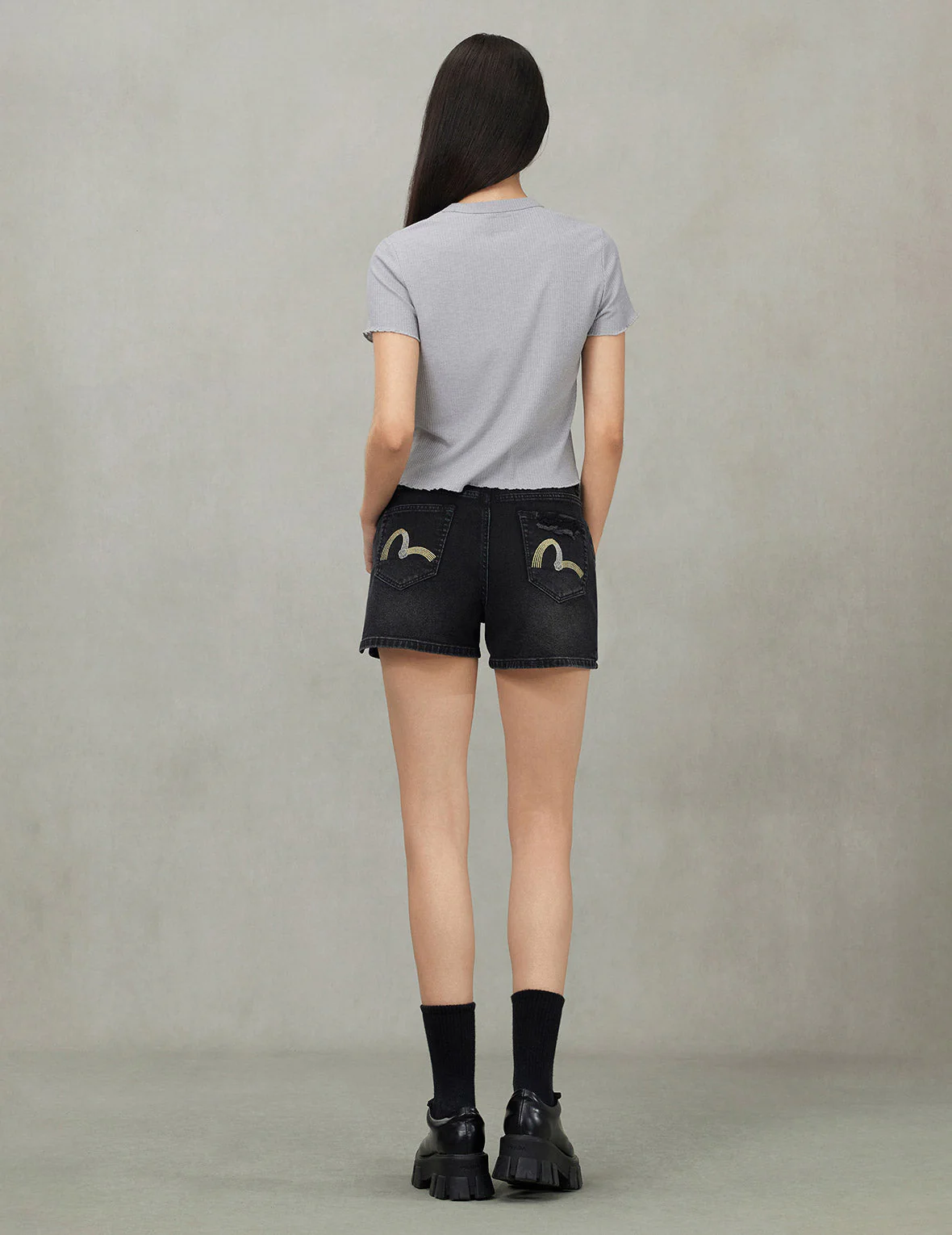 Rope Twist Logo Embroidery Fashion Fit T-shirt - Image 6