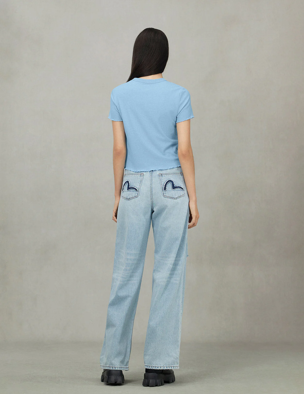 Rope Twist Logo Embroidery Fashion Fit T-shirt - Image 8