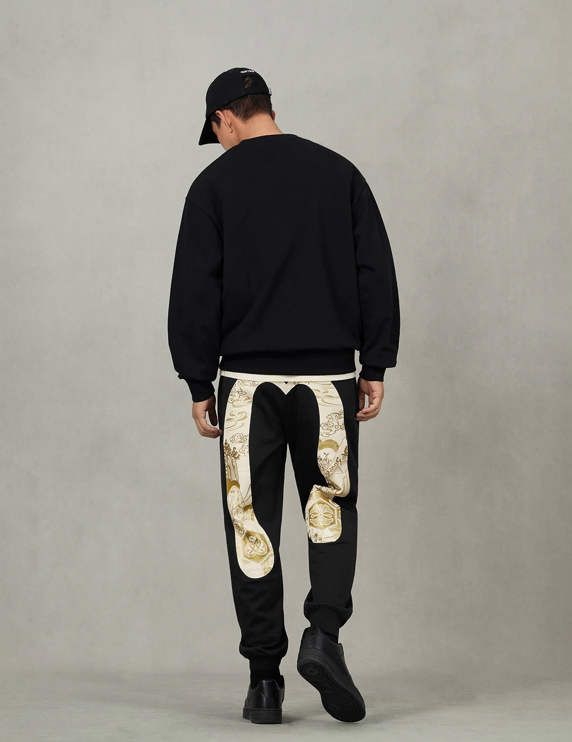 Seagull and Grateful Crane Daicock Print Regular Fit Sweatpants - Image 6