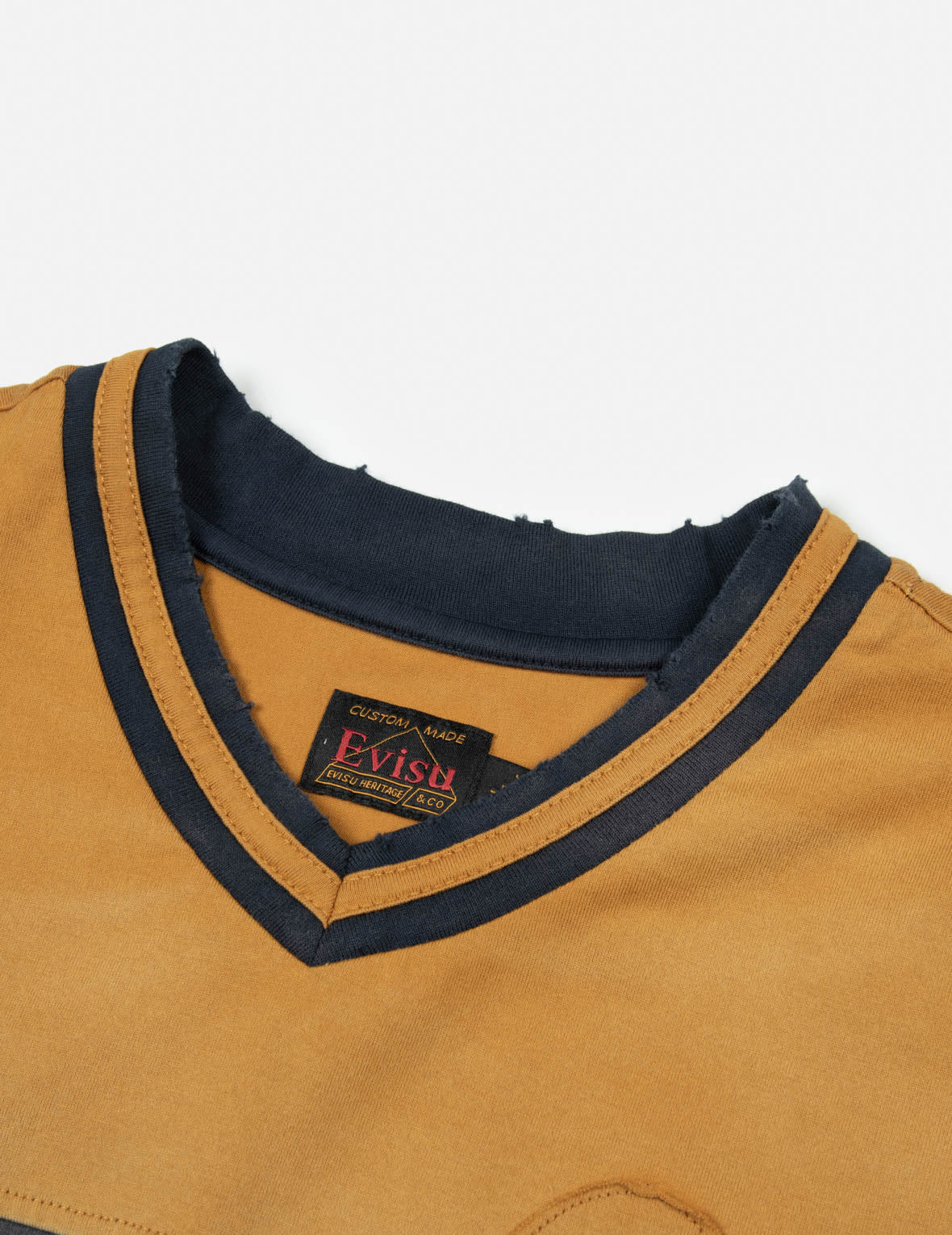 Seagull and Logo Appliqué Embroidery Boxy V-Neck T-shirt - Image 9