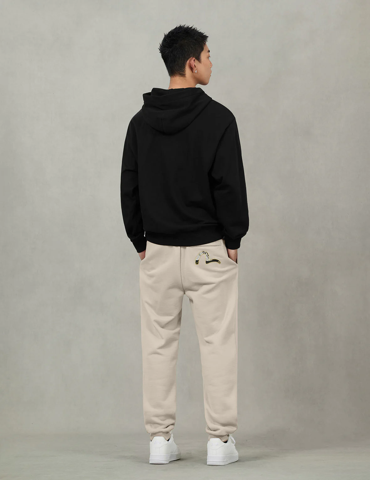 Seagull Brocade Appliqué Gold Thread Logo Regular Fit Sweatpants - Image 11